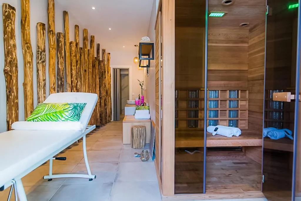 Massage, Bed in Natali Apartments by Estia