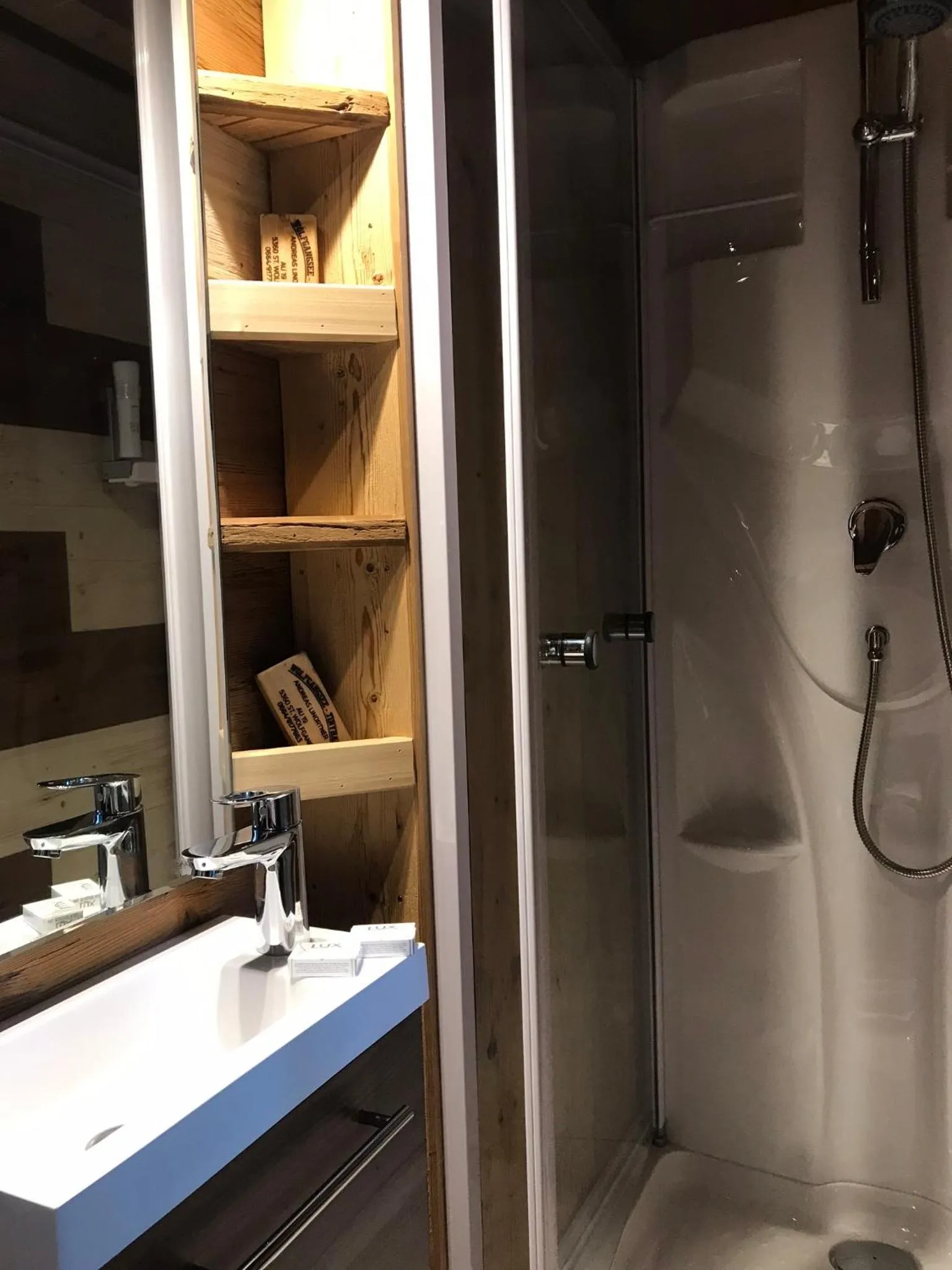 Shower in Seehaus Familie Leifer