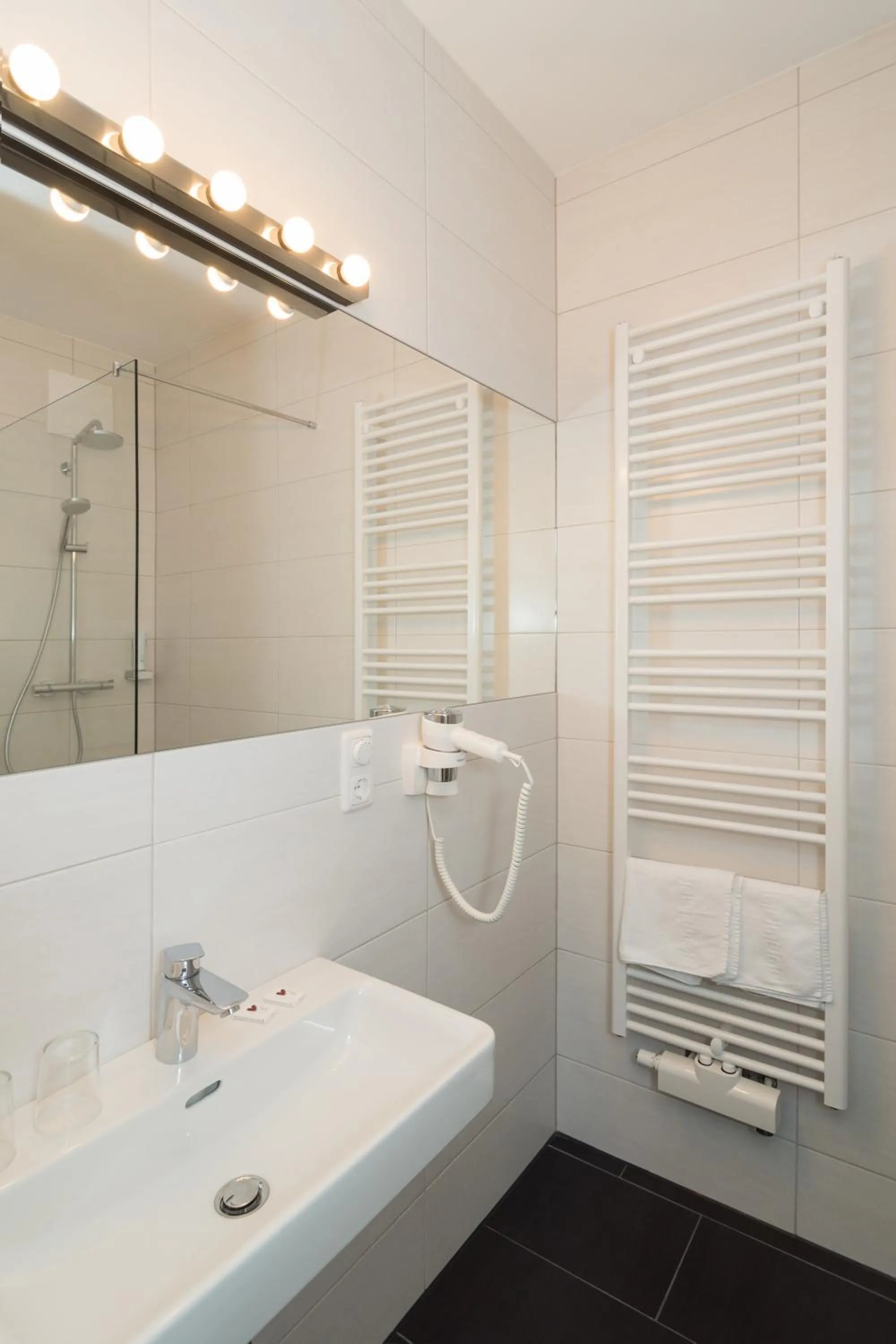 Shower in Seehaus Familie Leifer