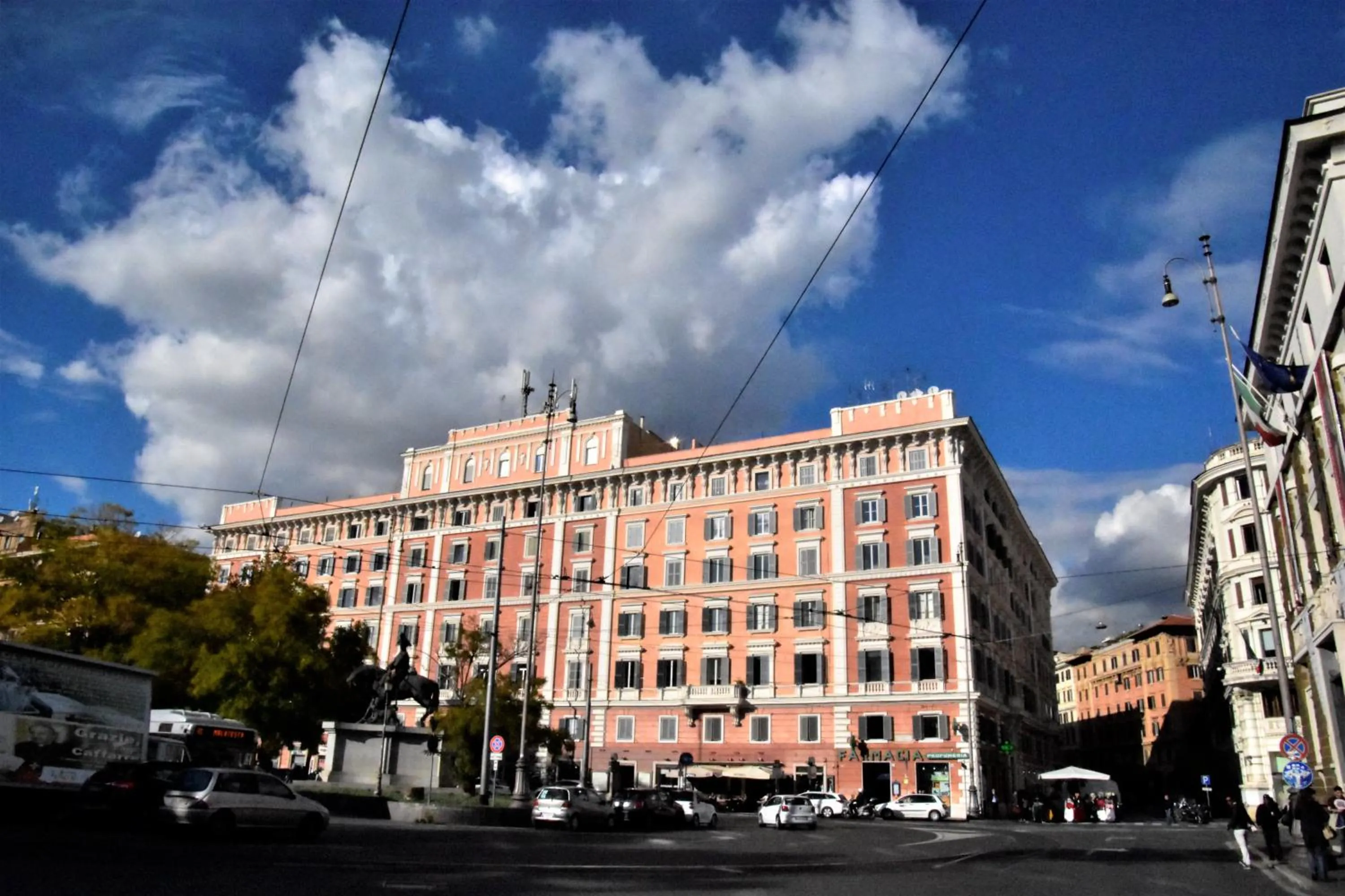 Neighbourhood in Le Suite Downtown