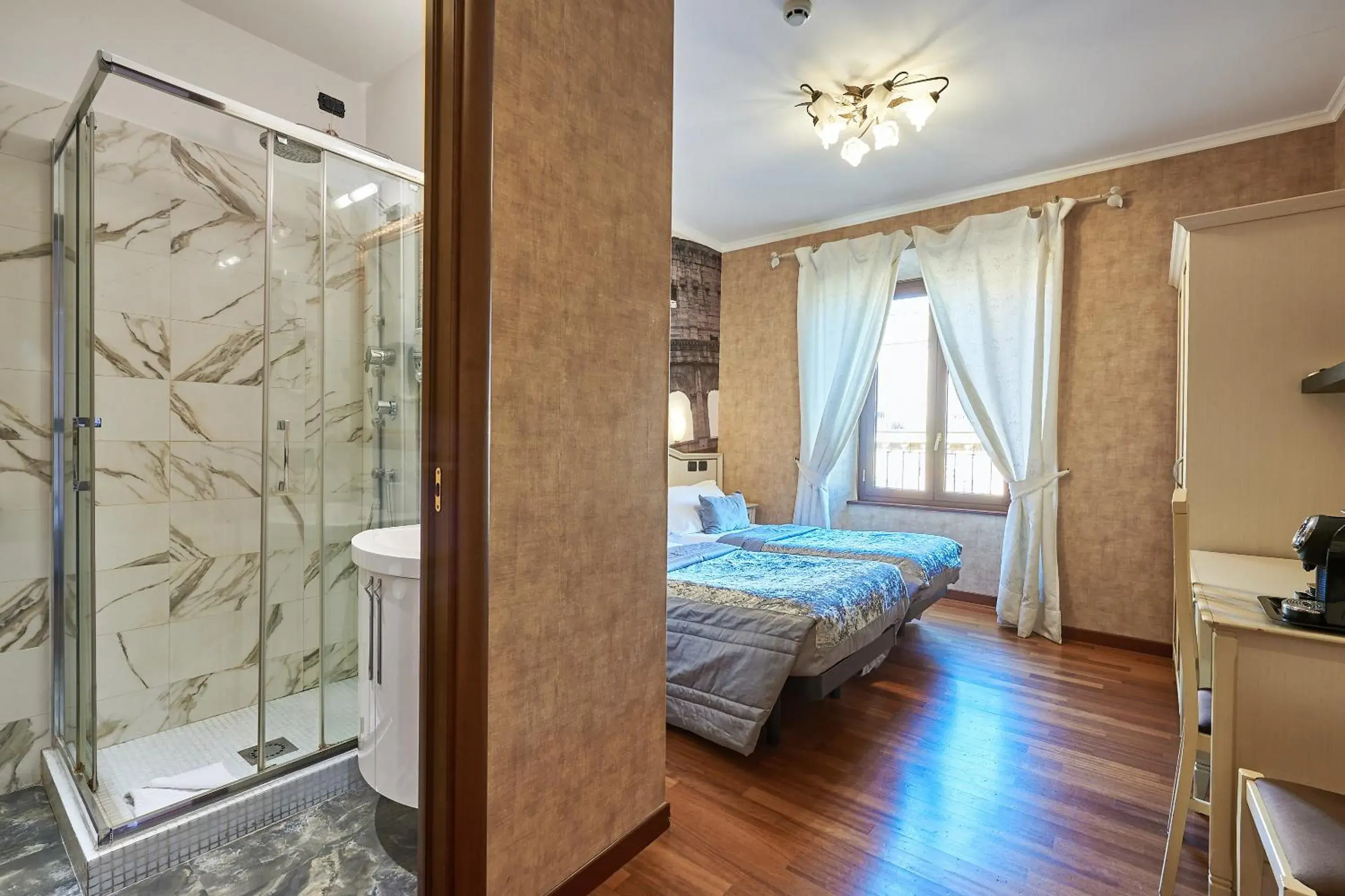 Standard Double or Twin Room in Le Suite Downtown Standard Double or Twin Room in Le Suite Downtown