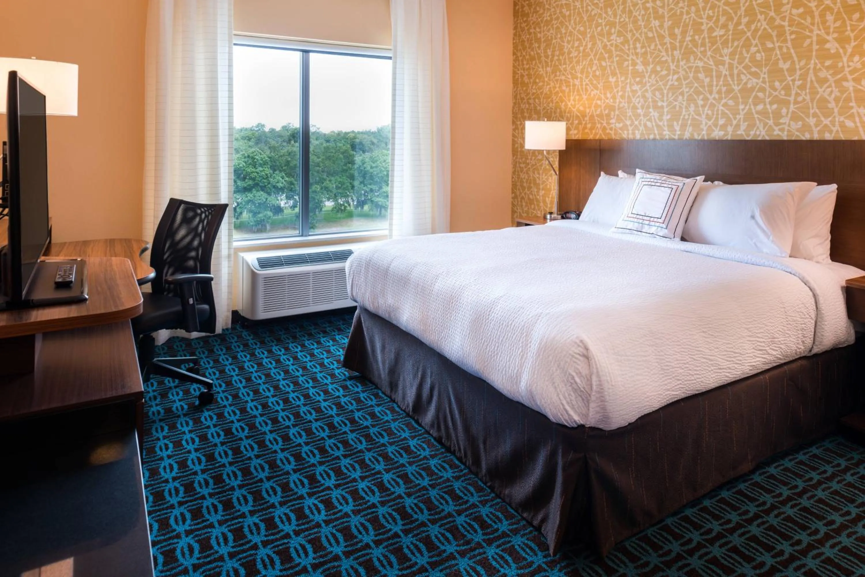 Photo of the whole room, Bed in Fairfield Inn & Suites by Marriott Orlando East/UCF Area