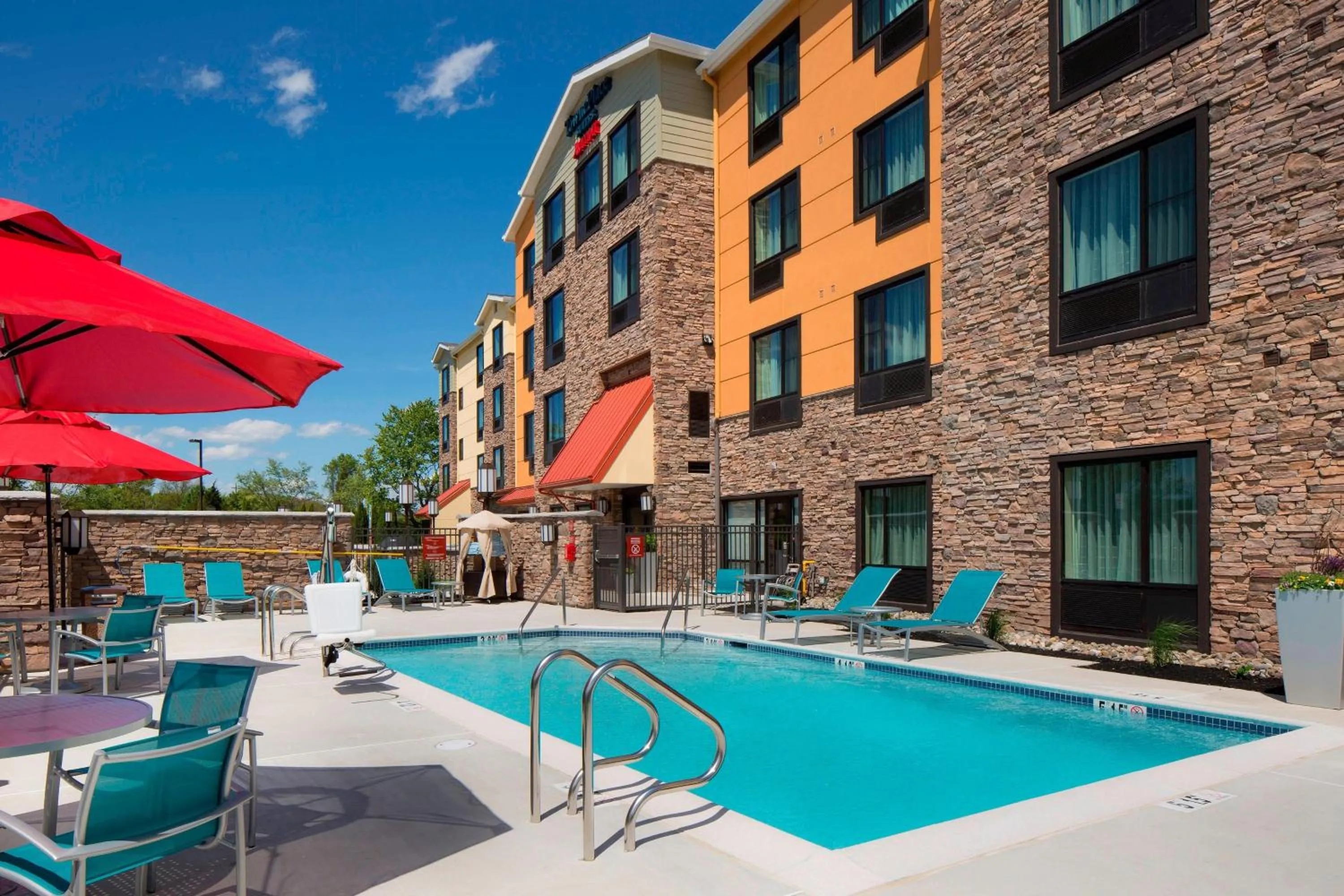 Swimming pool in TownePlace Suites by Marriott Swedesboro Logan Township