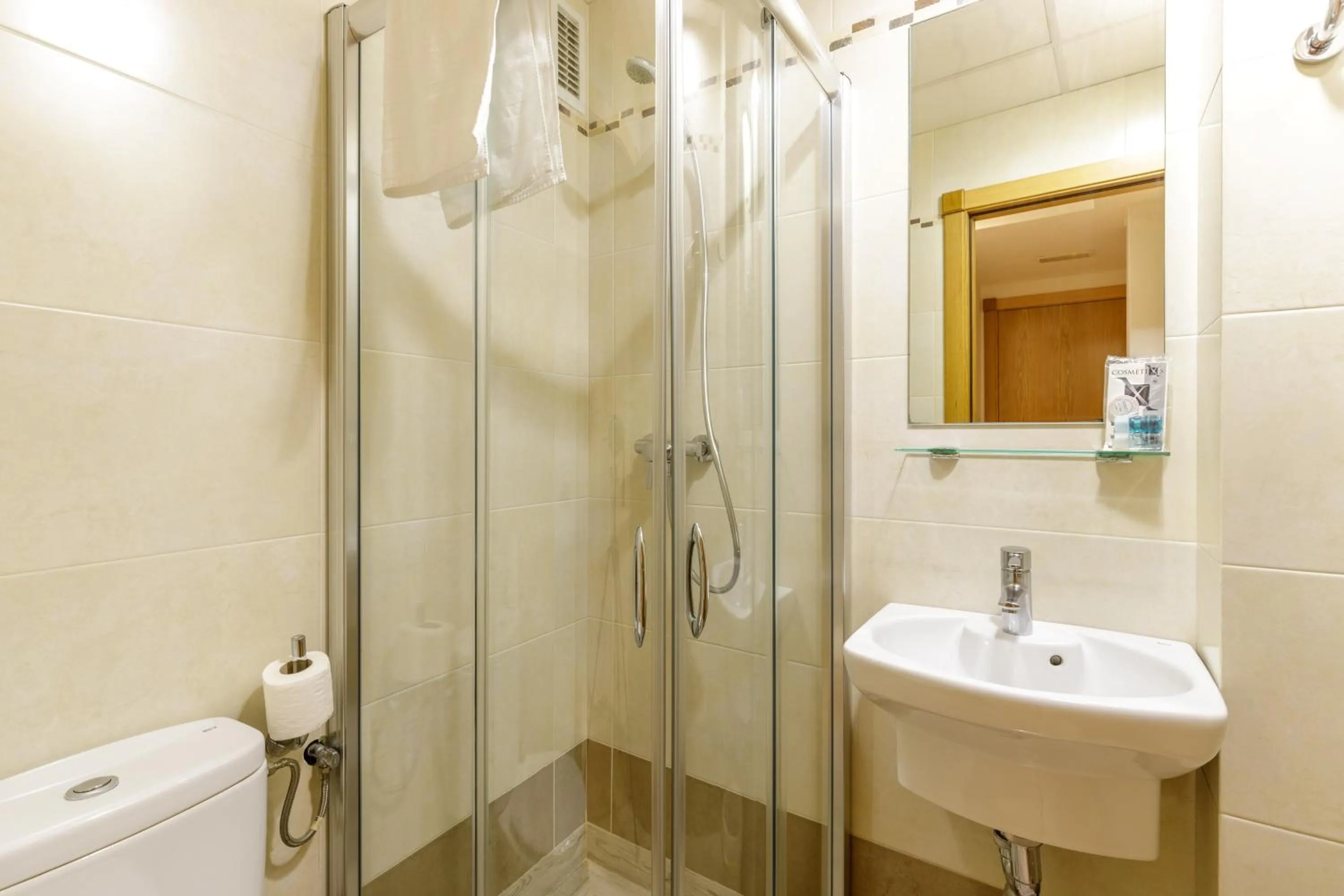 Shower in H-A Hotel Trebol