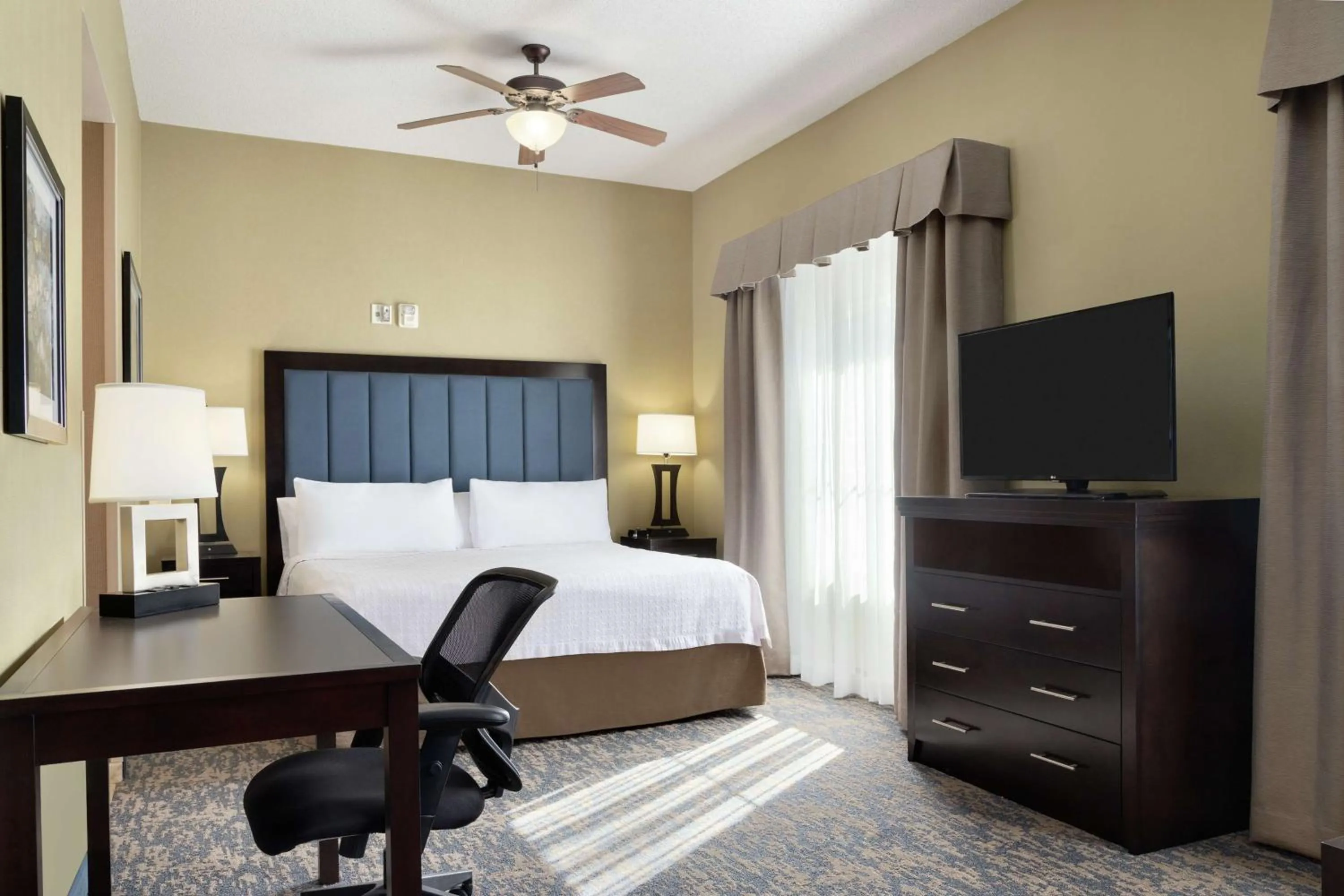 Bedroom, Bed in Homewood Suites by Hilton Fort Smith