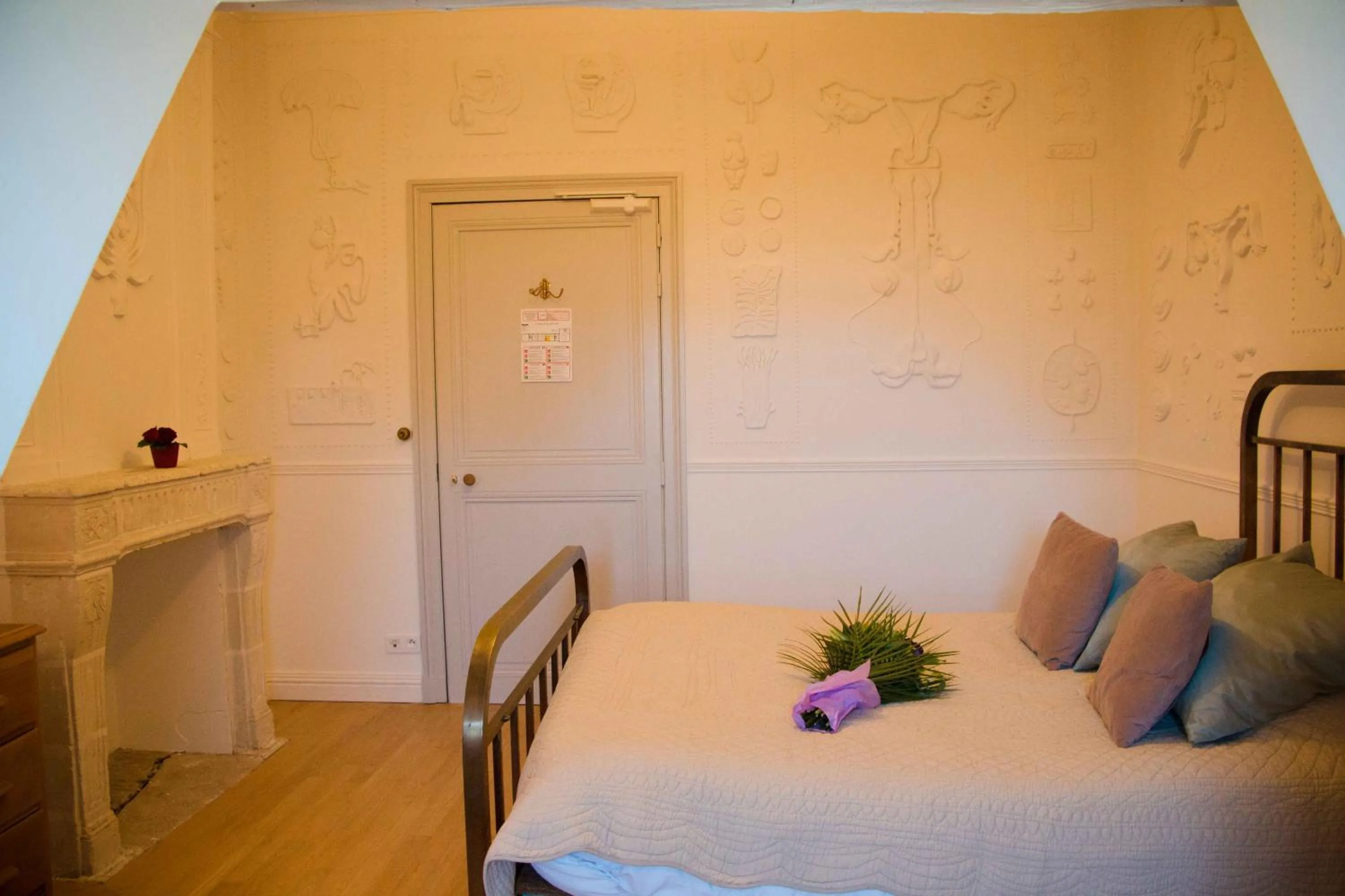 Decorative detail in Surprenantes - Château du Pé