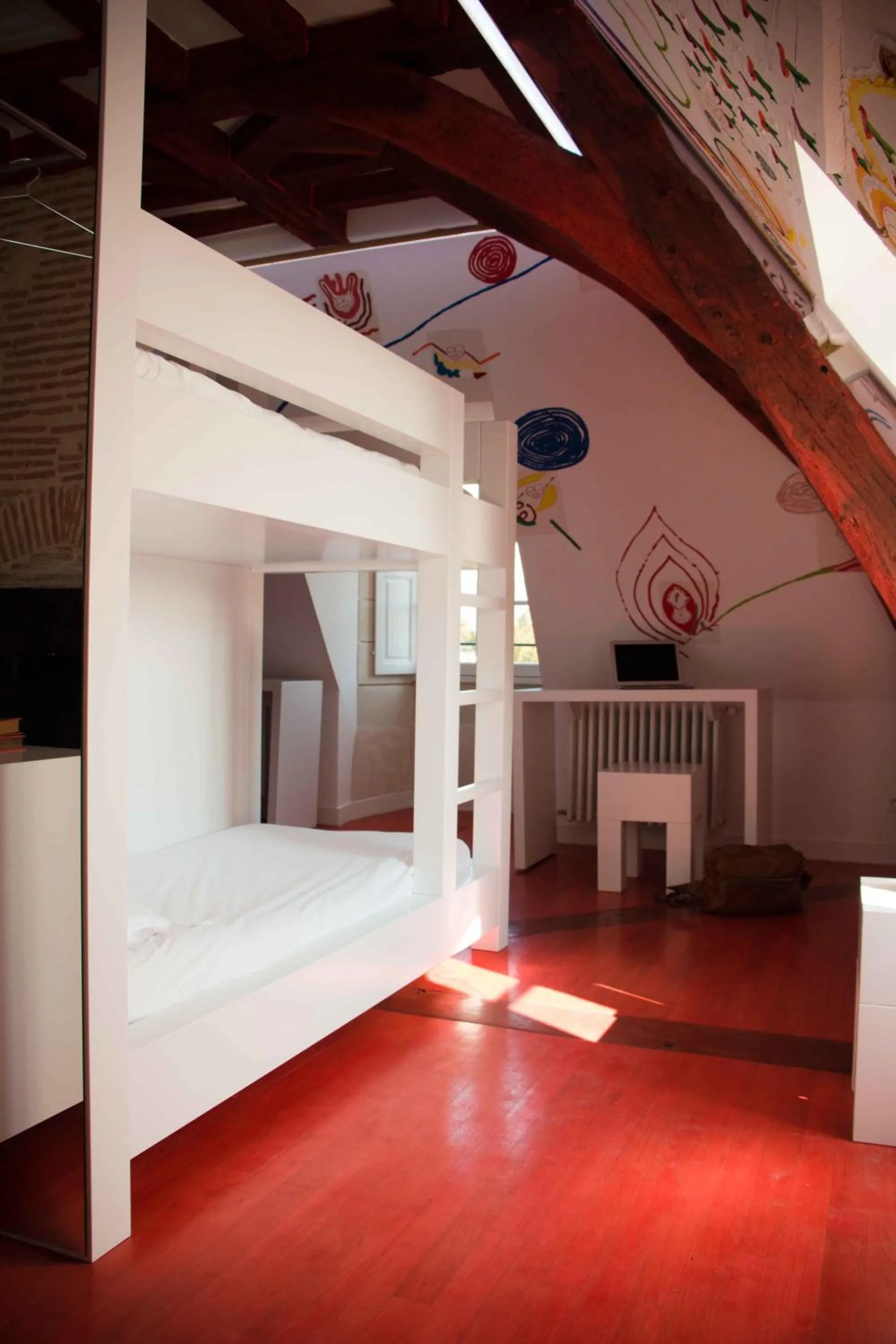 Decorative detail in Surprenantes - Château du Pé