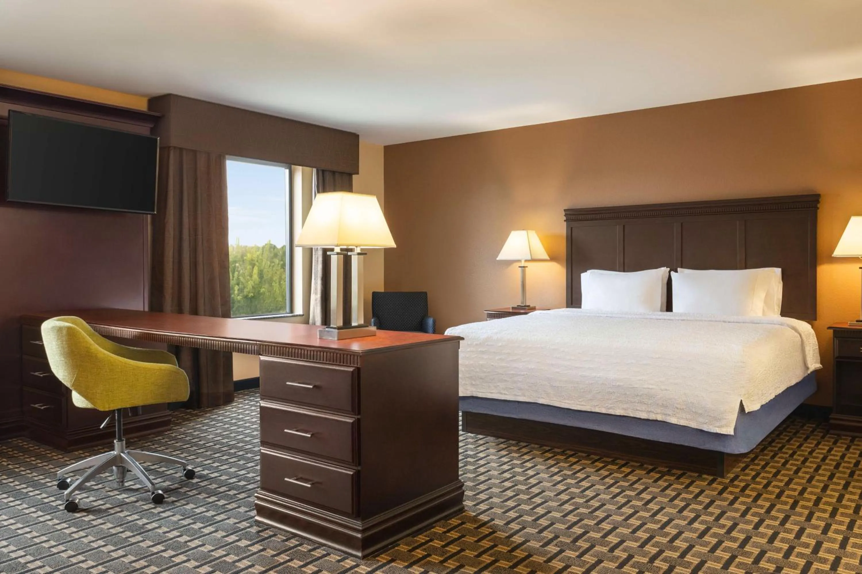 Bed in Hampton Inn & Suites Pine Bluff