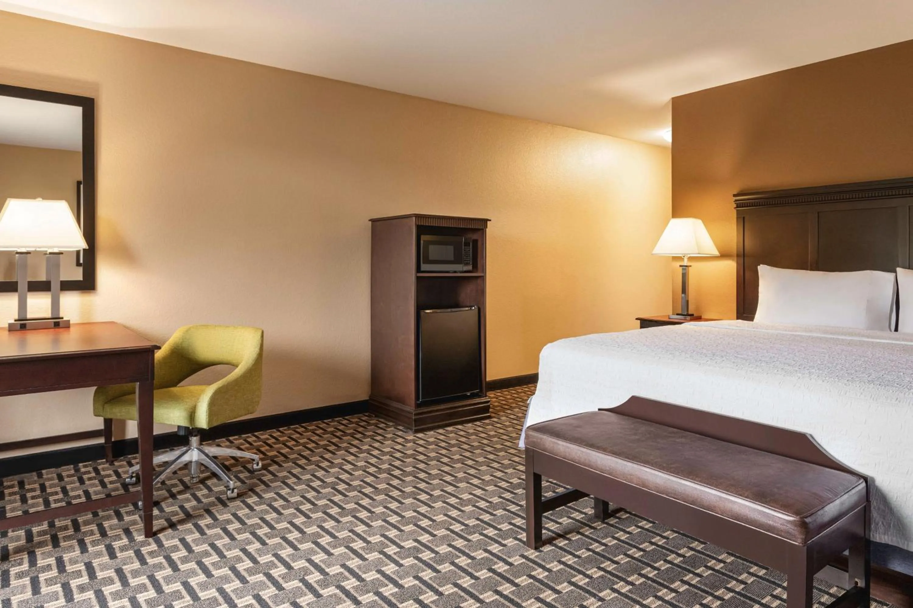 Bed in Hampton Inn & Suites Pine Bluff