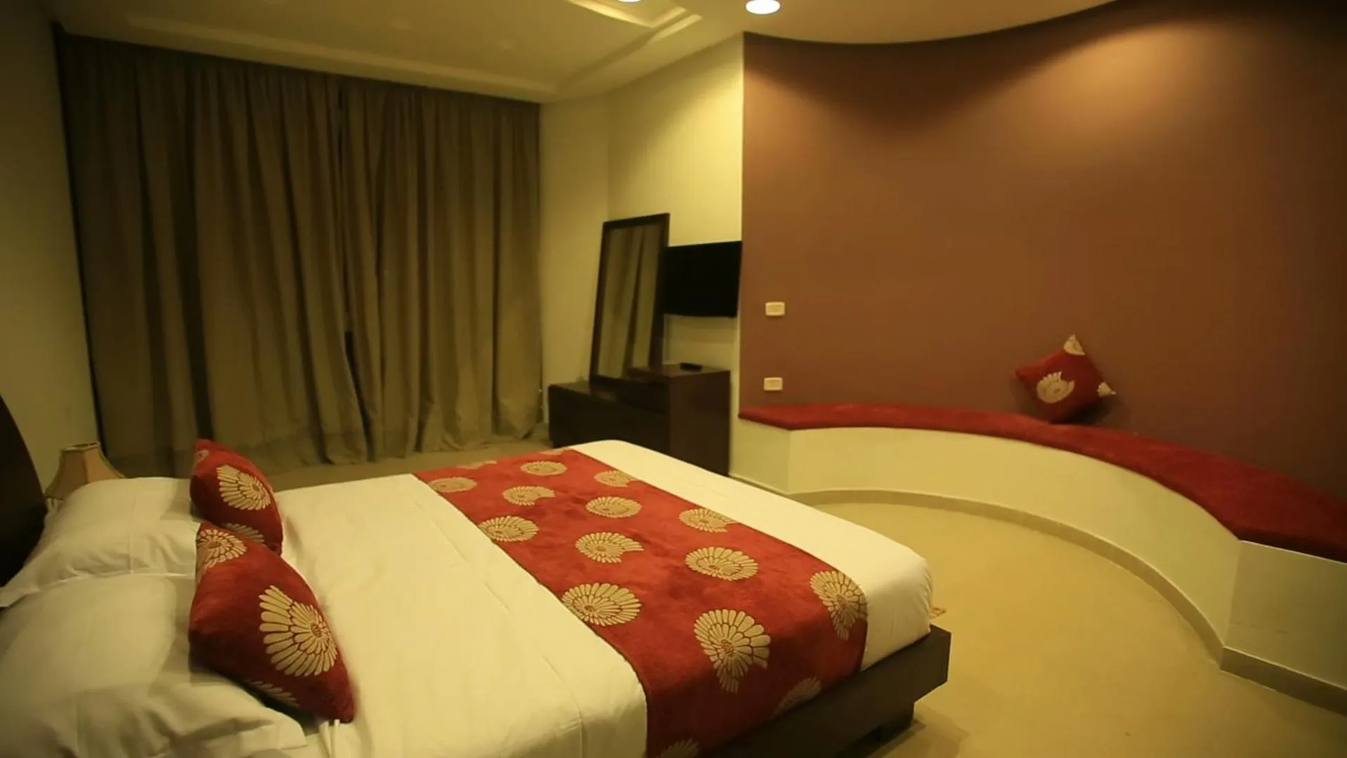 Bedroom, Bed in Hotel Les Palmiers