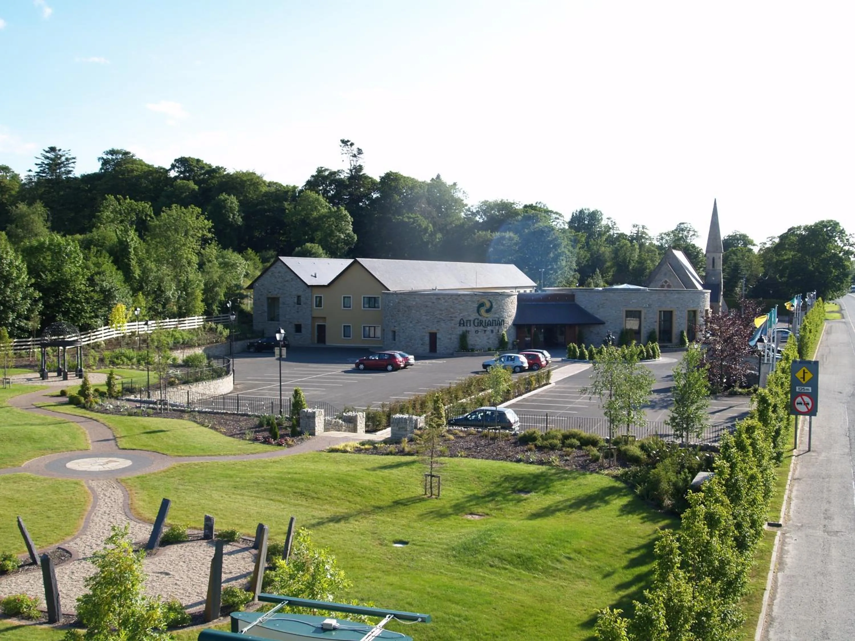 Facade/entrance in An Grianan Hotel