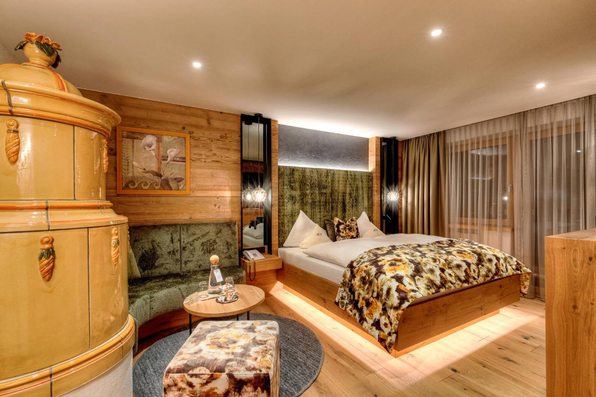 Photo of the whole room, Bed in Hotel Sonne Ischgl