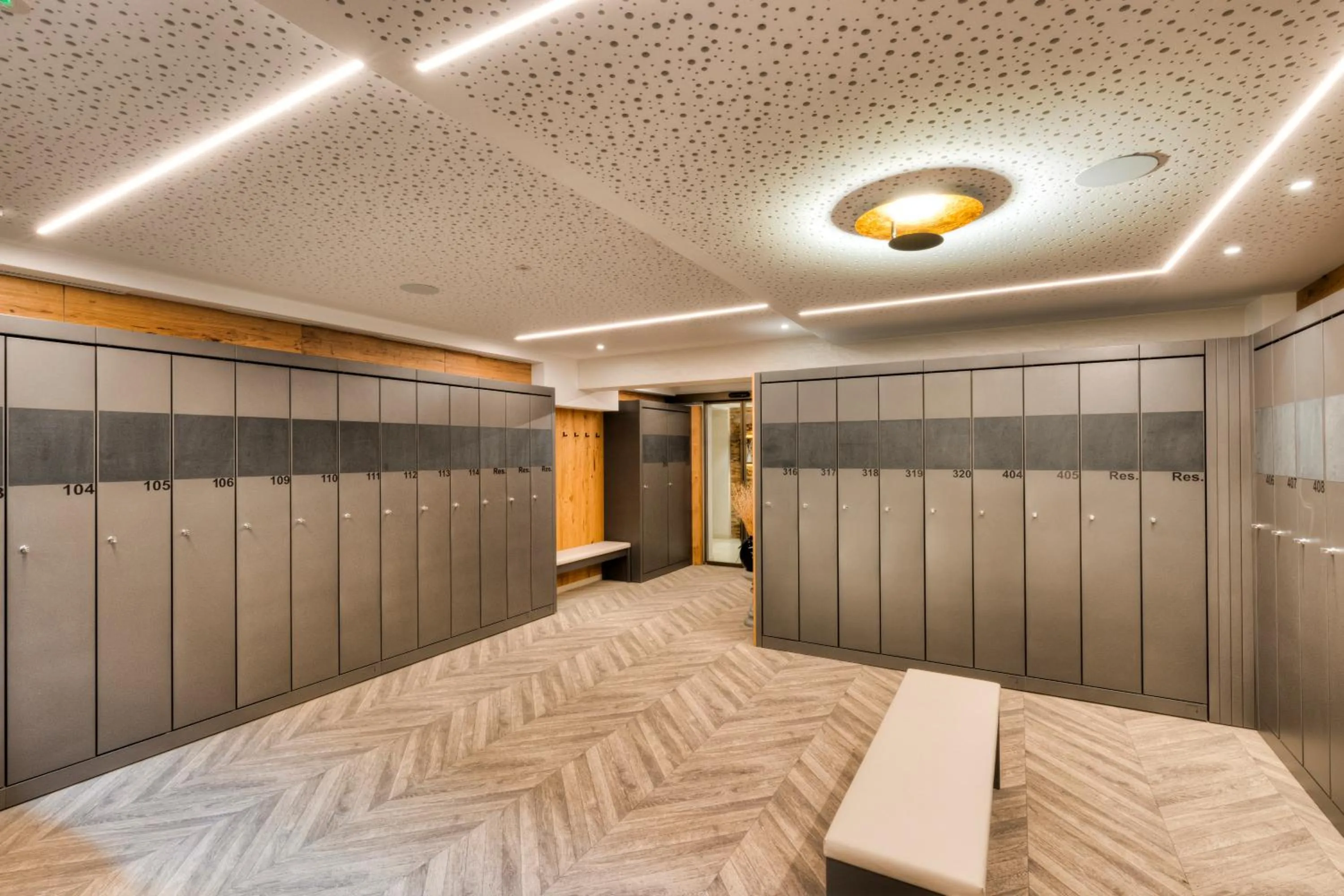 Skiing, Bed in Hotel Sonne Ischgl