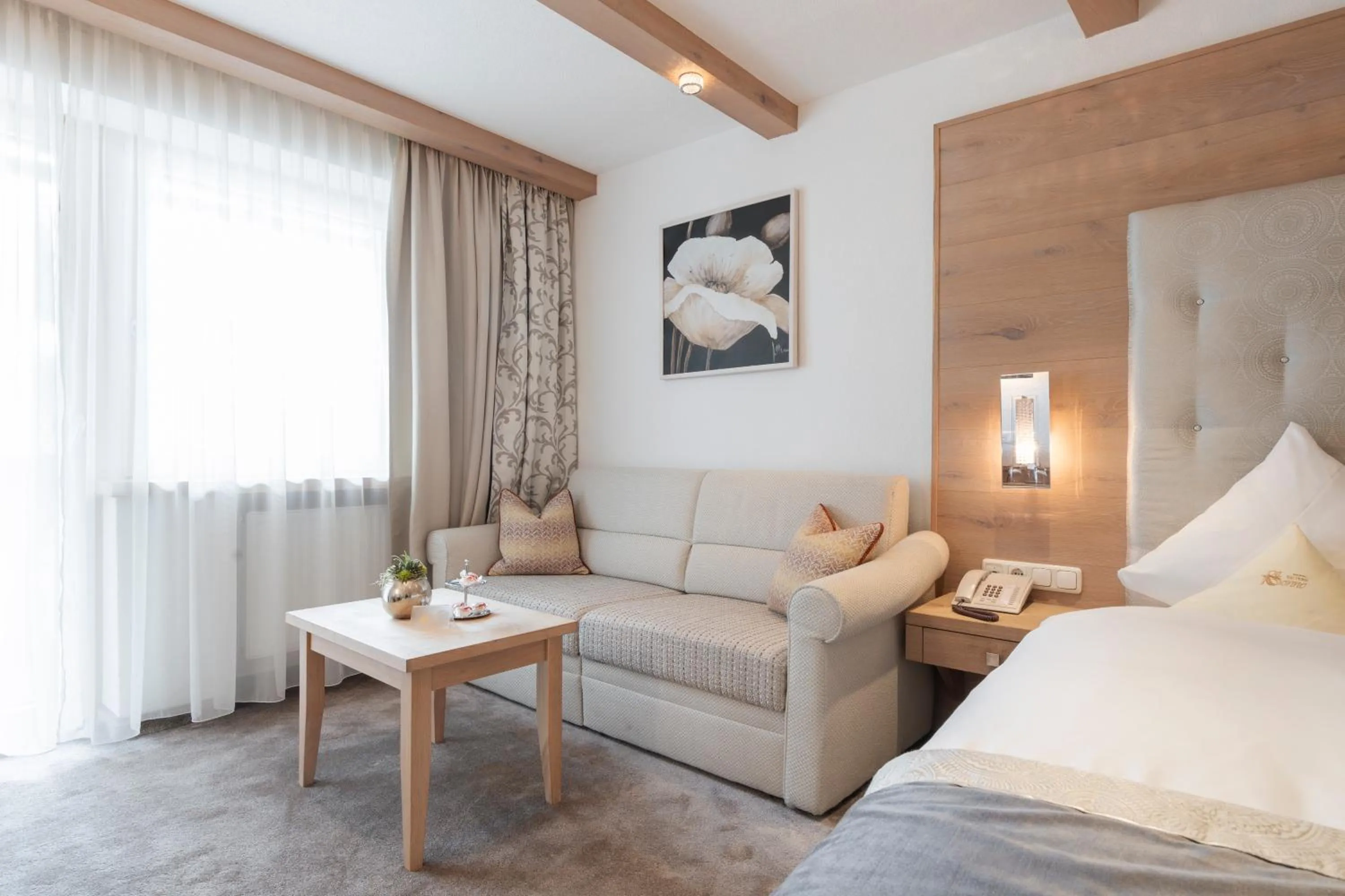 Photo of the whole room, Bed in Hotel Sonne Ischgl