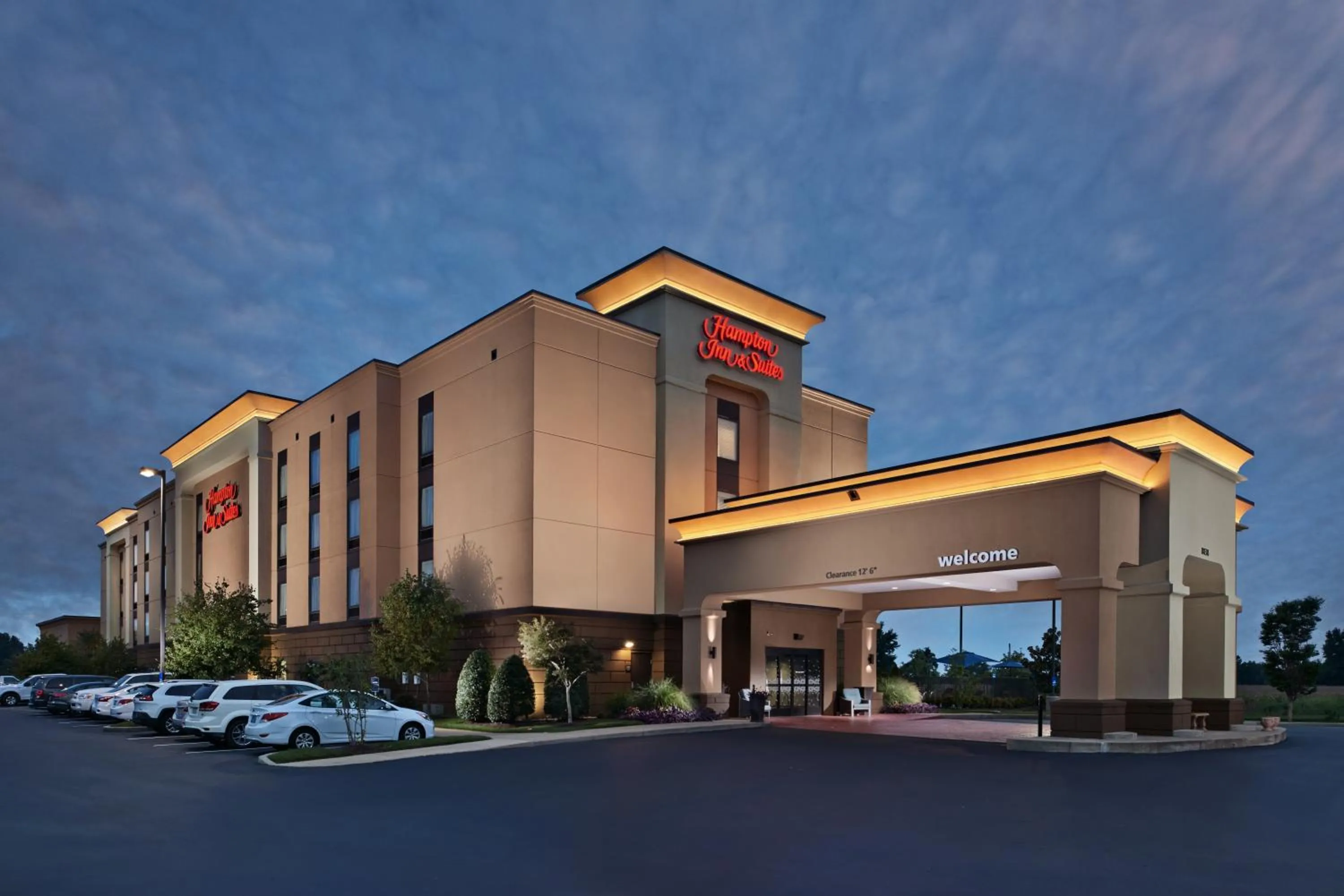 Facade/entrance in Hampton Inn & Suites Millington