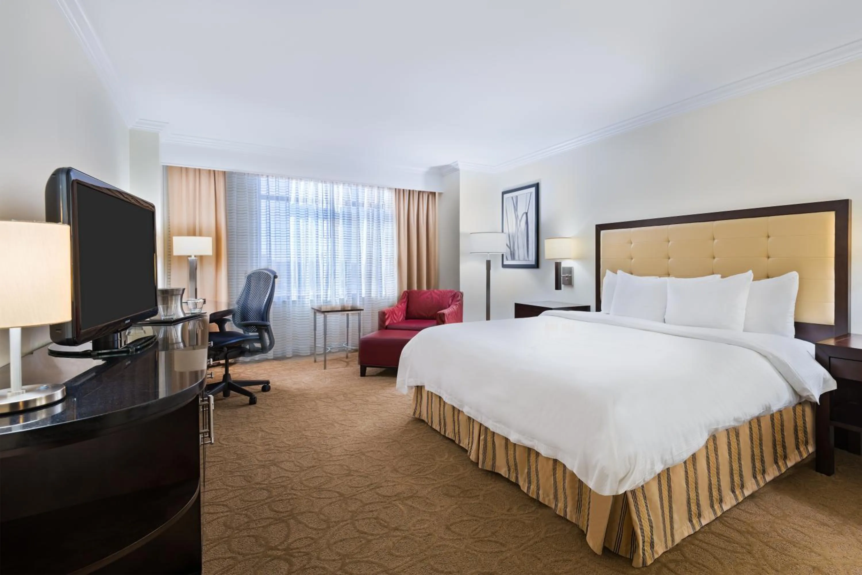 Bed in Hilton Richmond Hotel & Spa Short Pump