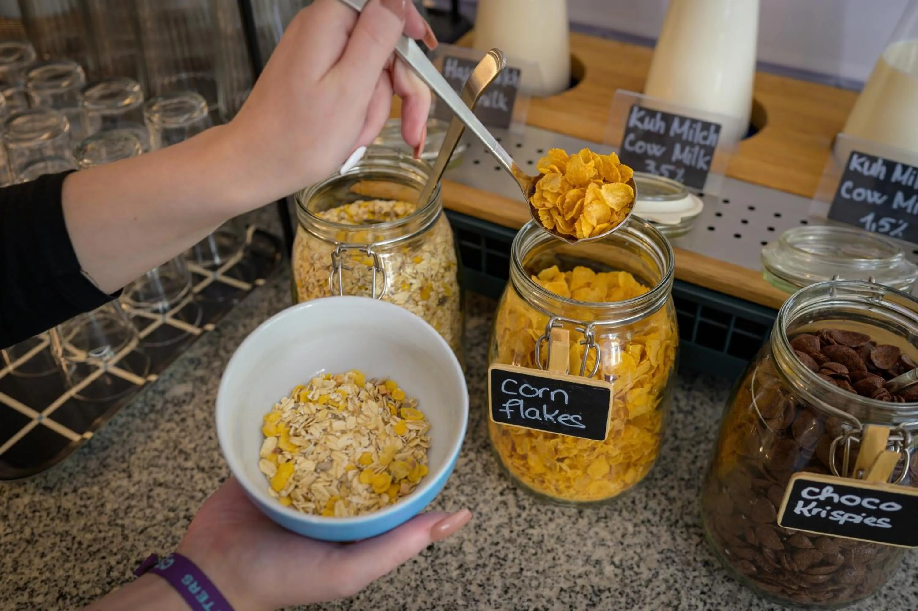 Food and drinks in SleepinRoomz Boutique Hotel