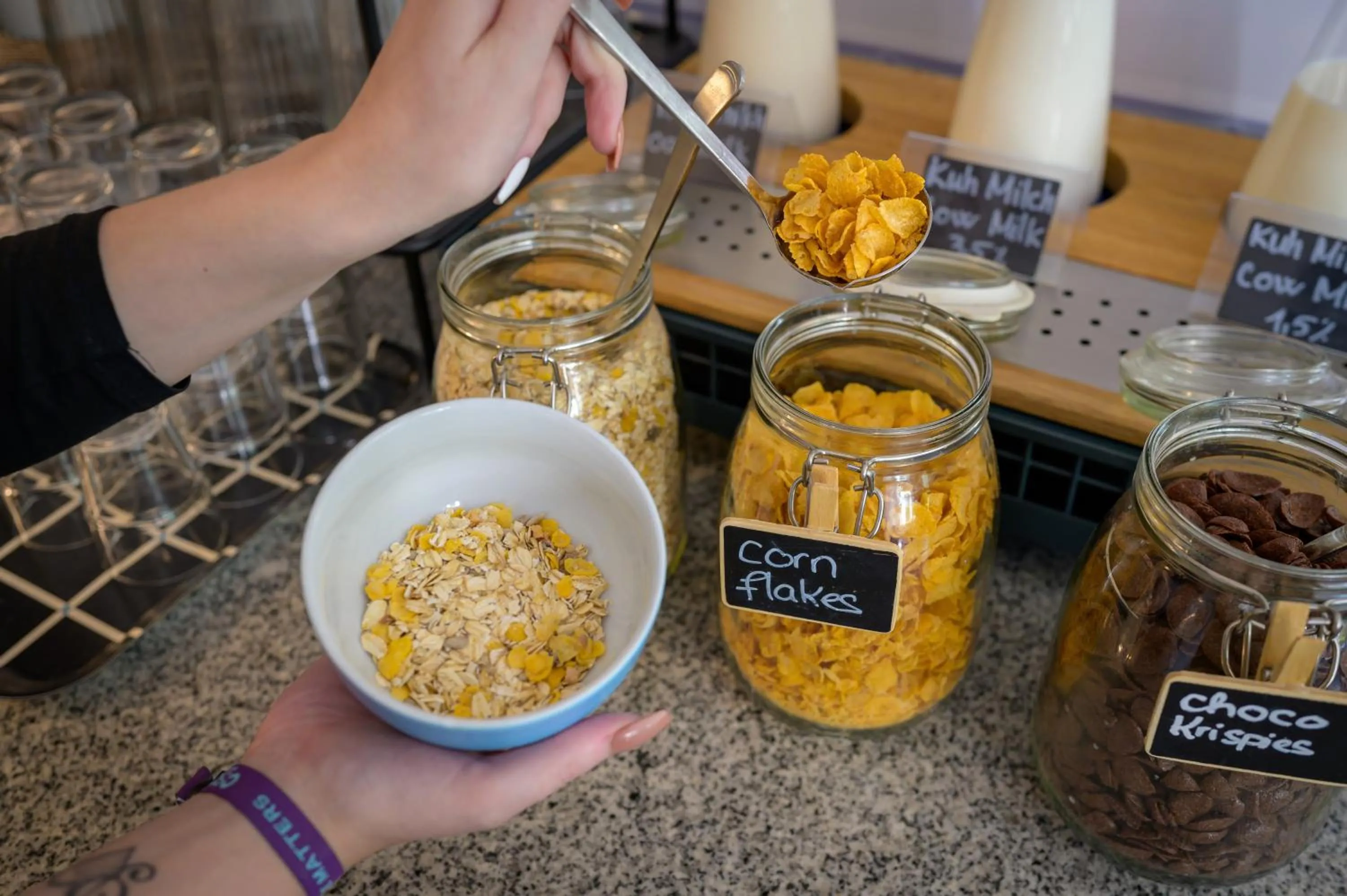 Restaurant/places to eat in SleepinRoomz Boutique Hotel