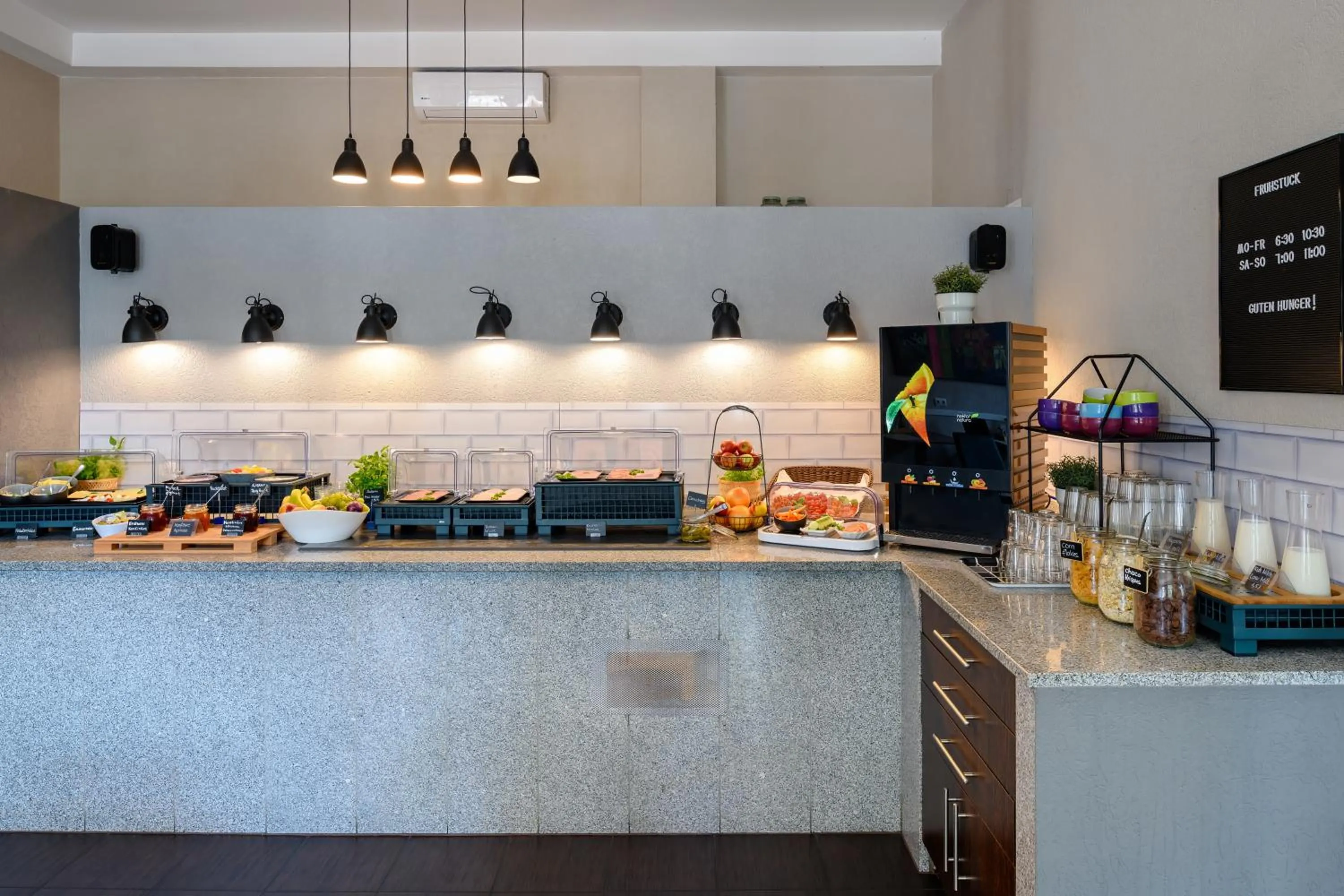 Food and drinks in SleepinRoomz Boutique Hotel