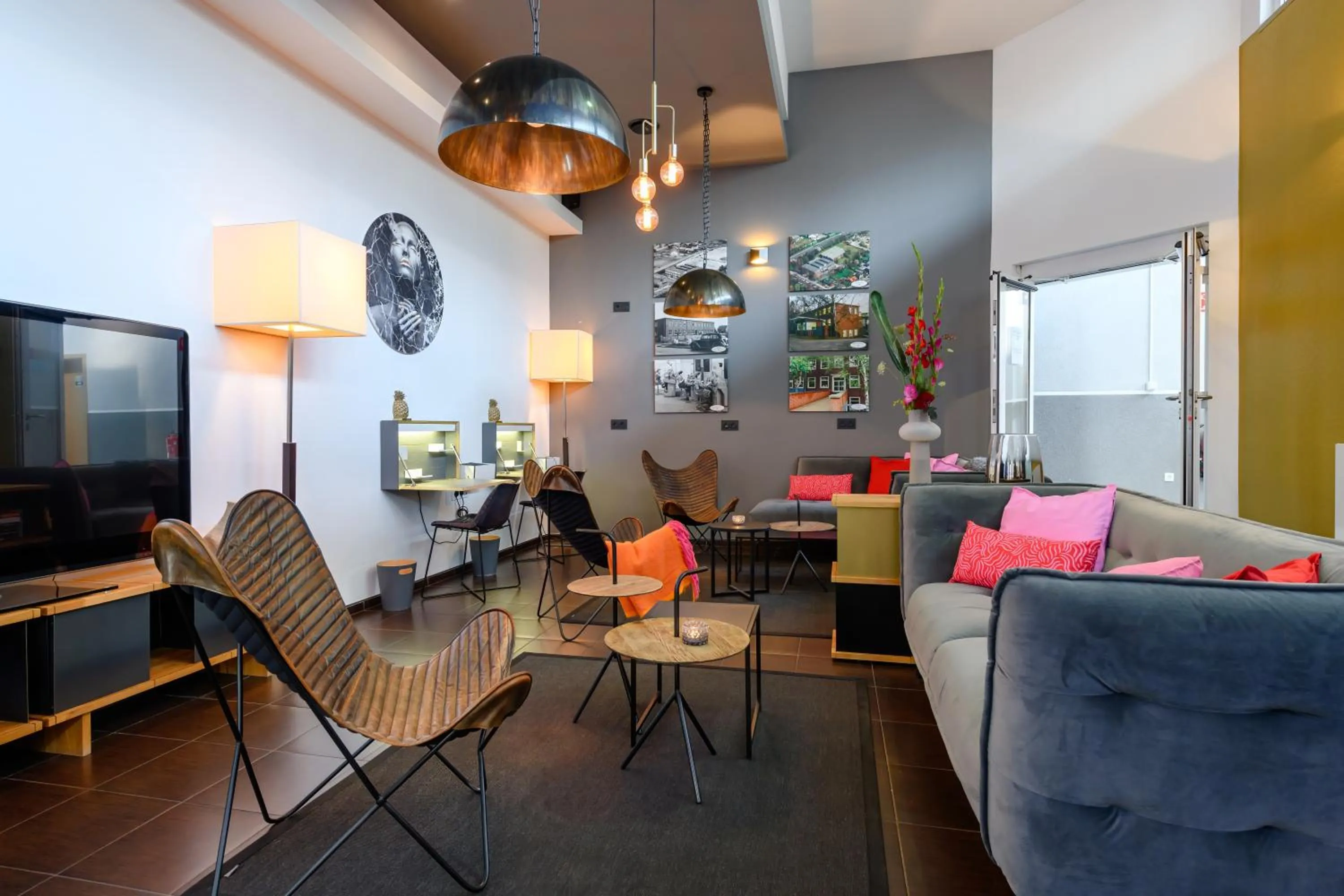 Communal lounge/ TV room in SleepinRoomz Boutique Hotel