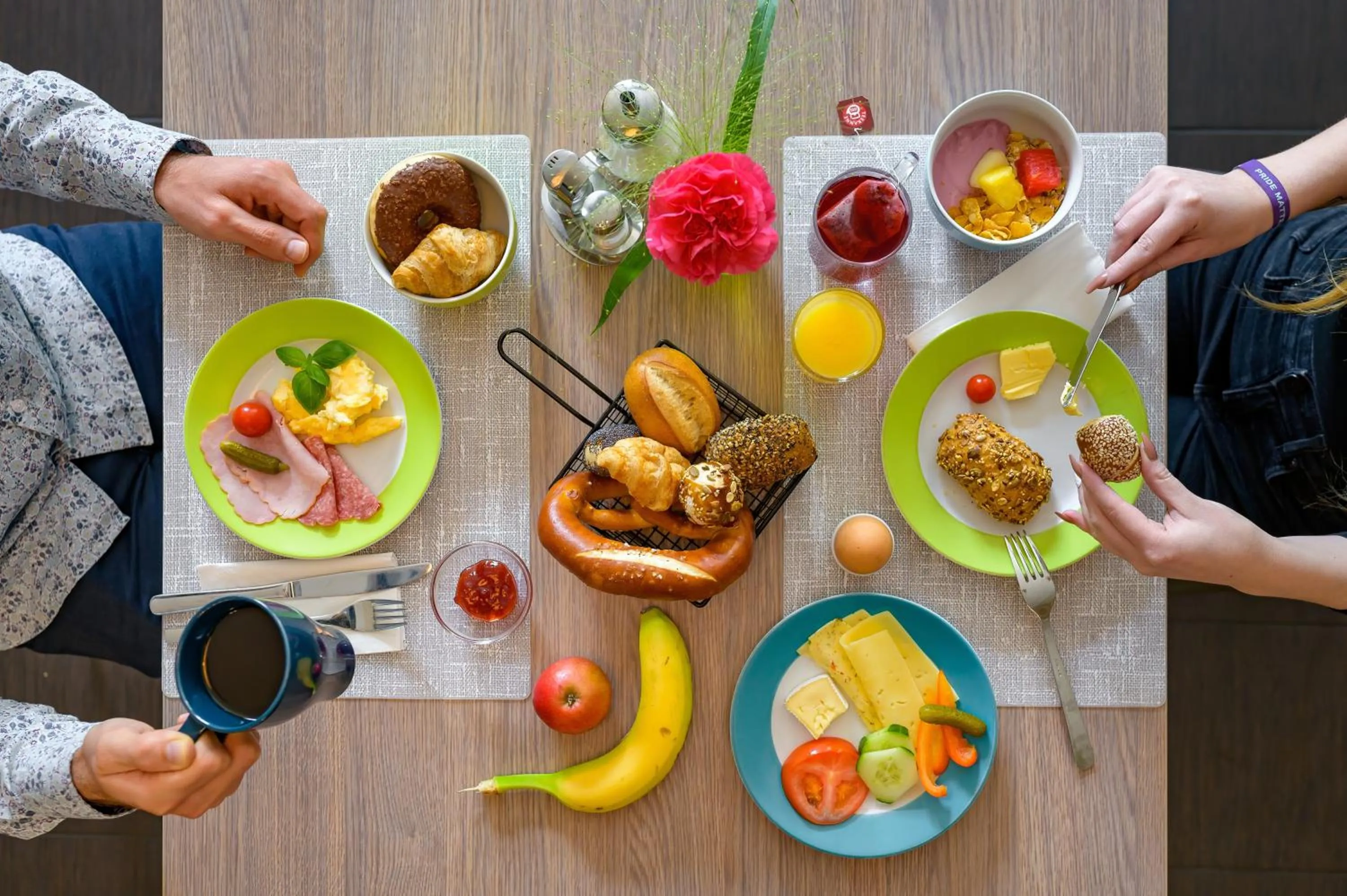 Food and drinks in SleepinRoomz Boutique Hotel