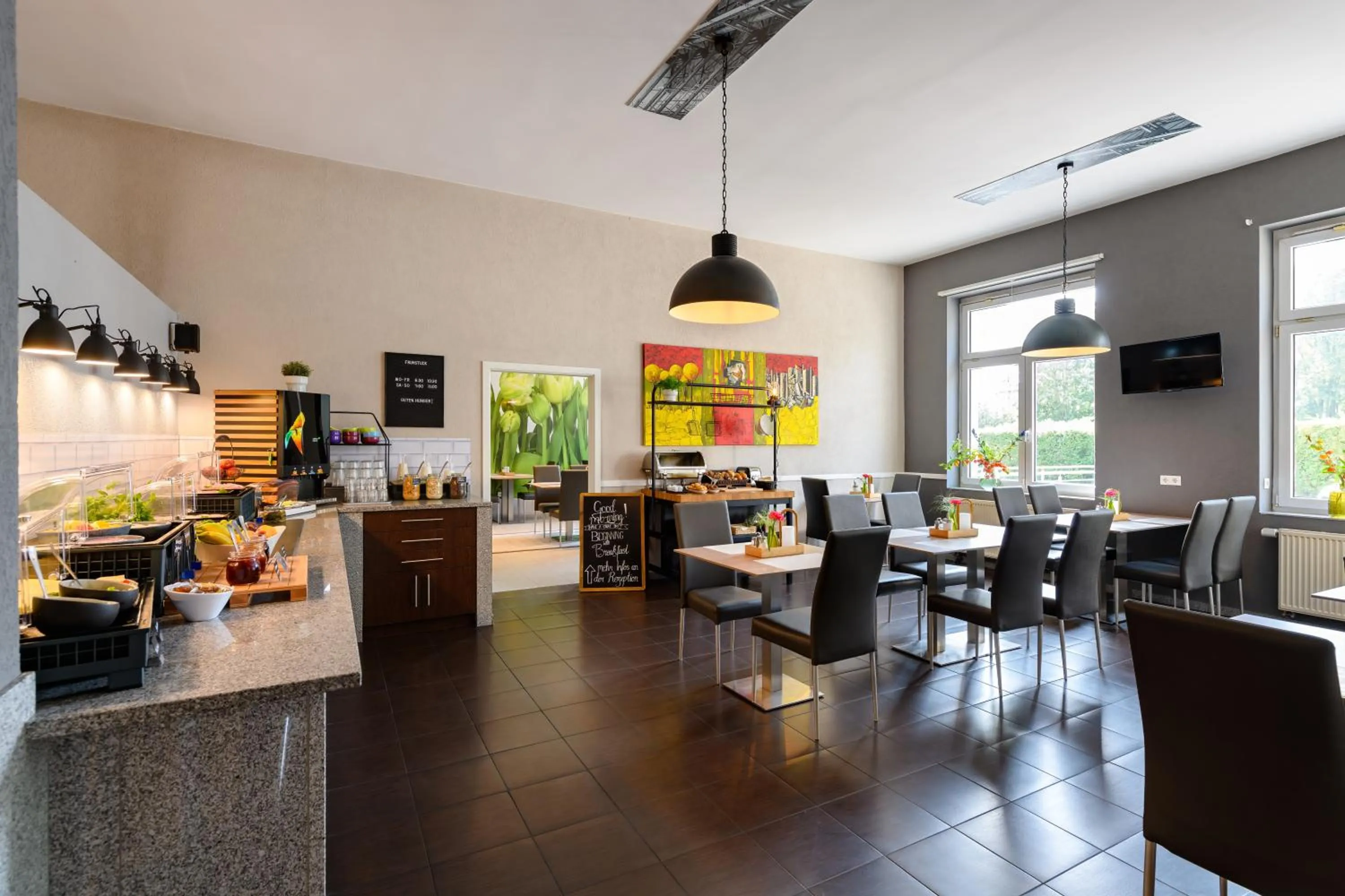 Food and drinks in SleepinRoomz Boutique Hotel