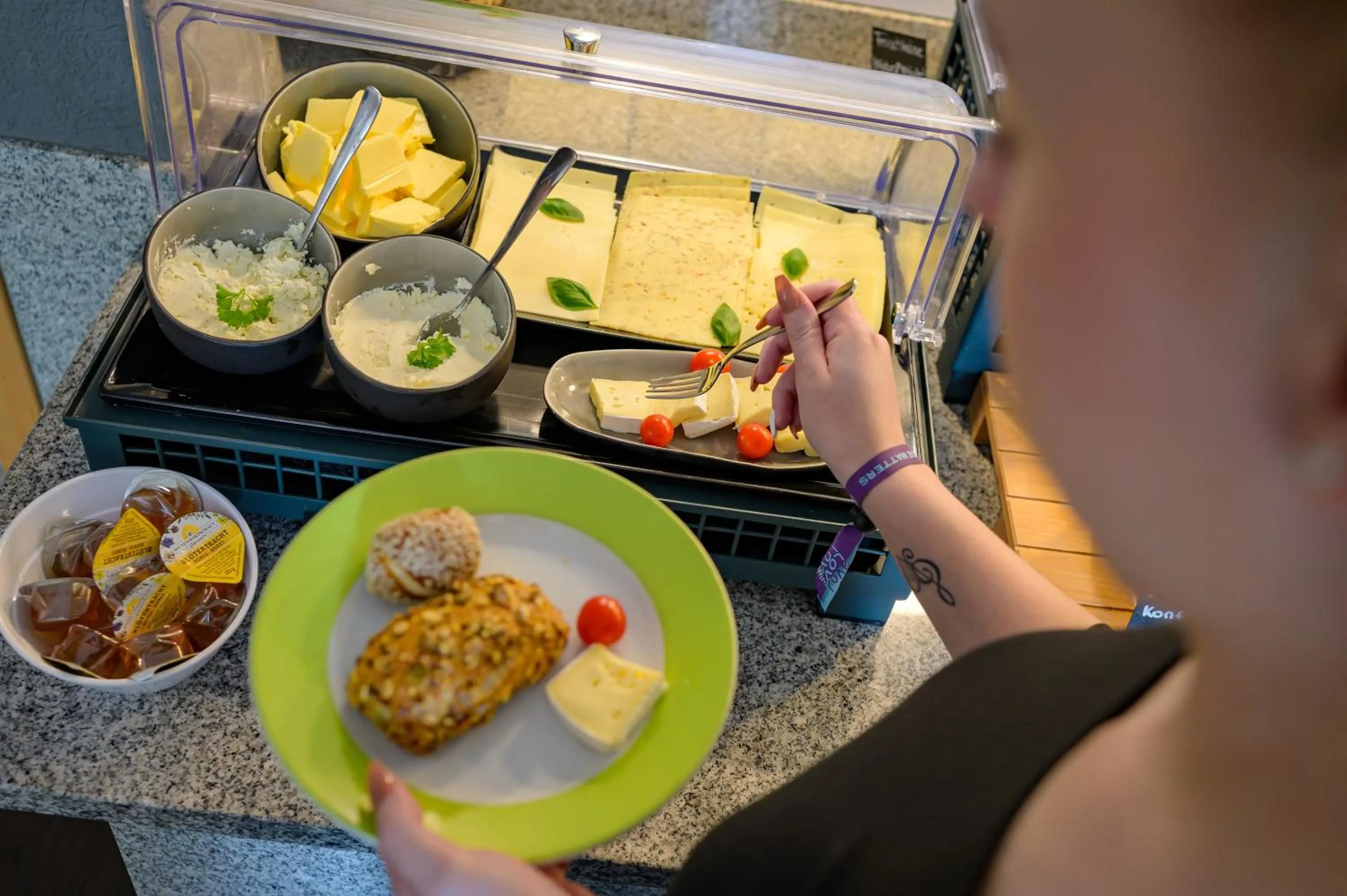 Food and drinks in SleepinRoomz Boutique Hotel