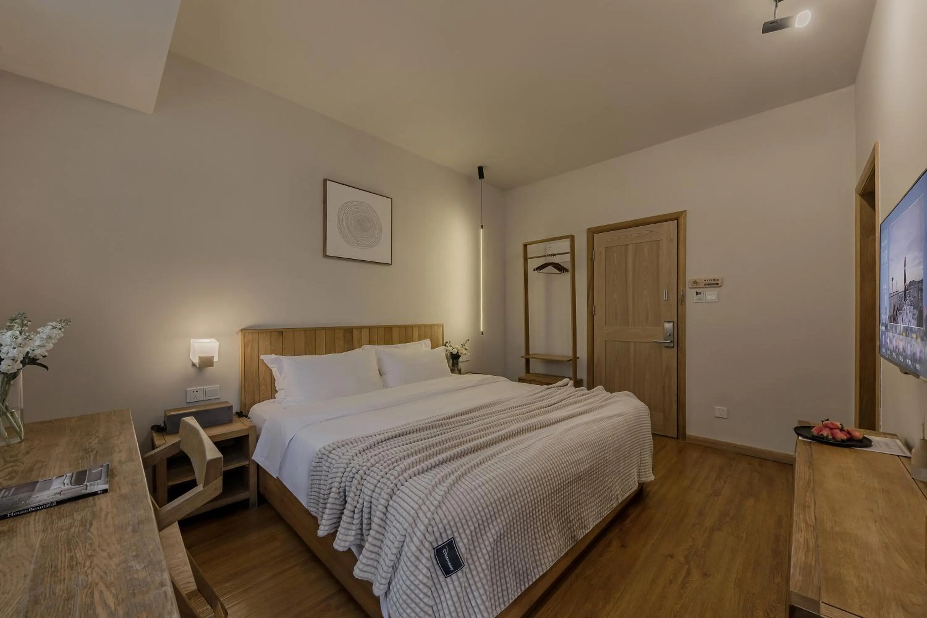 Bedroom, Bed in T innn - West Lake - Yueshang Yunshe Homestay - Hangzhou Taiziwan Park Branch