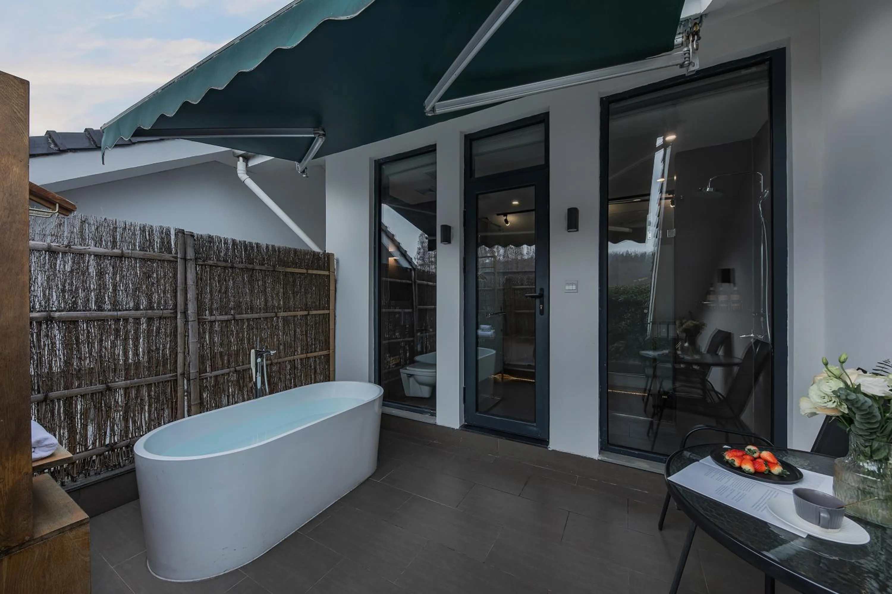 Balcony/Terrace in T innn - West Lake - Yueshang Yunshe Homestay - Hangzhou Taiziwan Park Branch