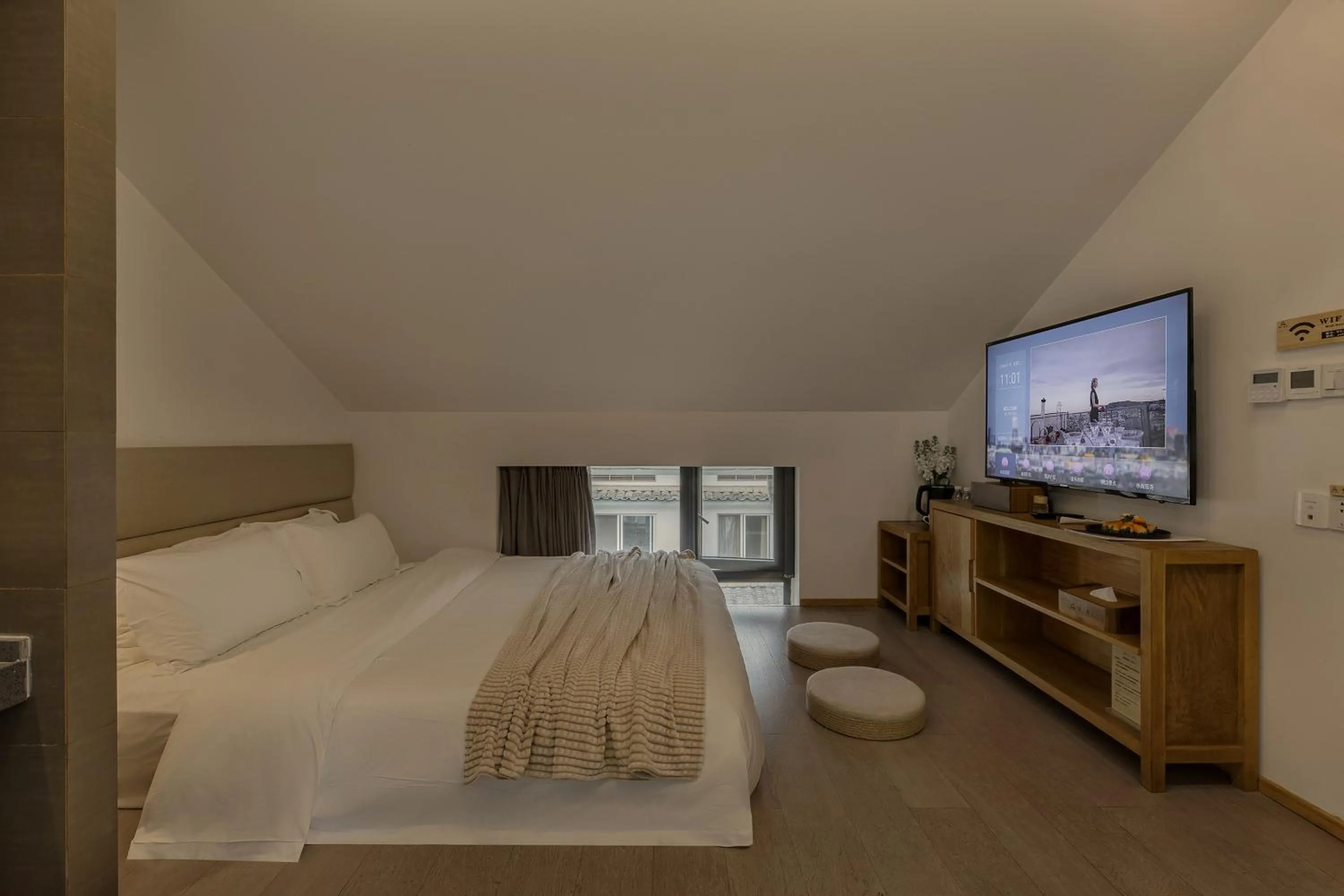 Bedroom, Bed in T innn - West Lake - Yueshang Yunshe Homestay - Hangzhou Taiziwan Park Branch