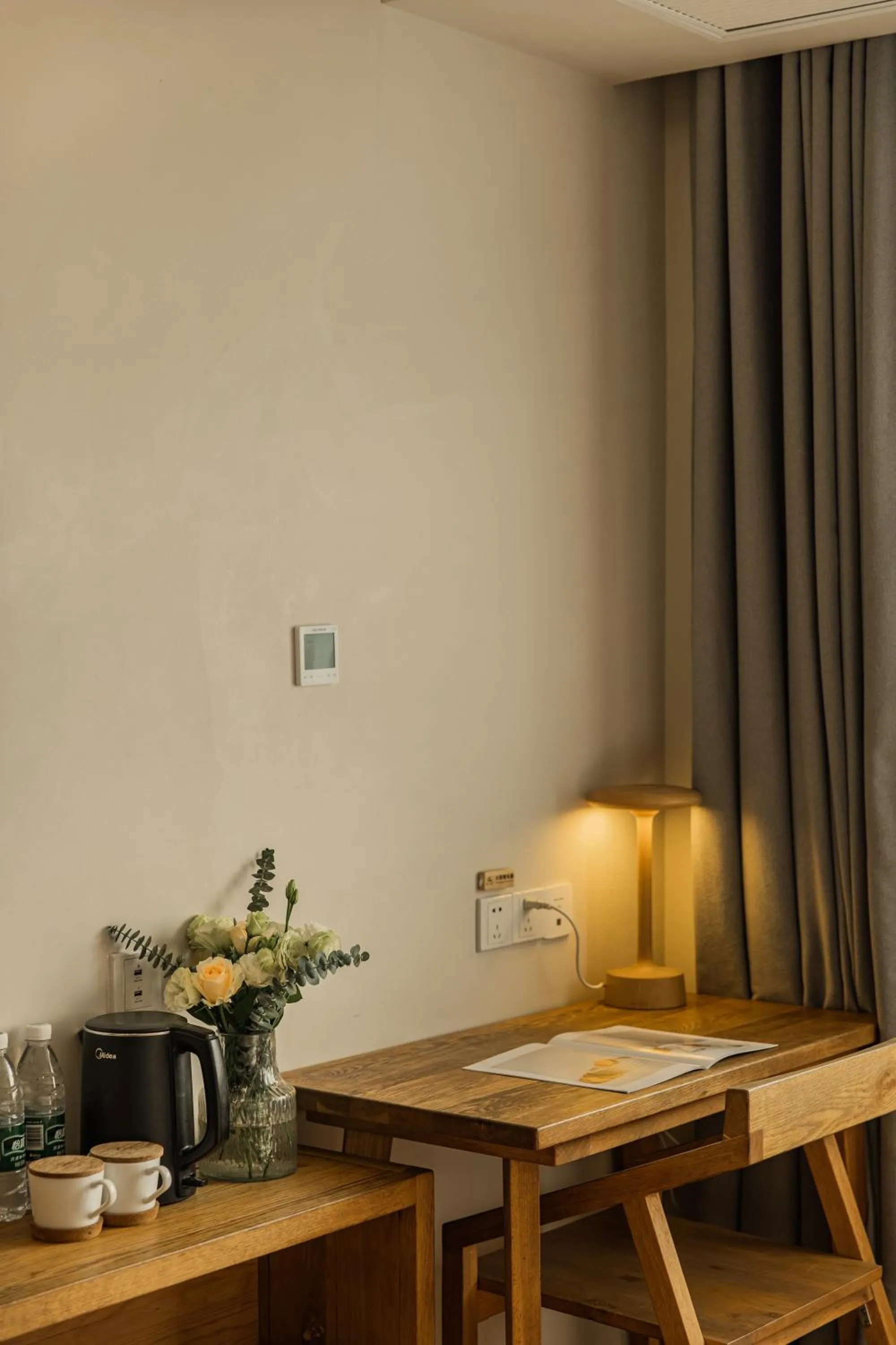 Seating area in T innn - West Lake - Yueshang Yunshe Homestay - Hangzhou Taiziwan Park Branch