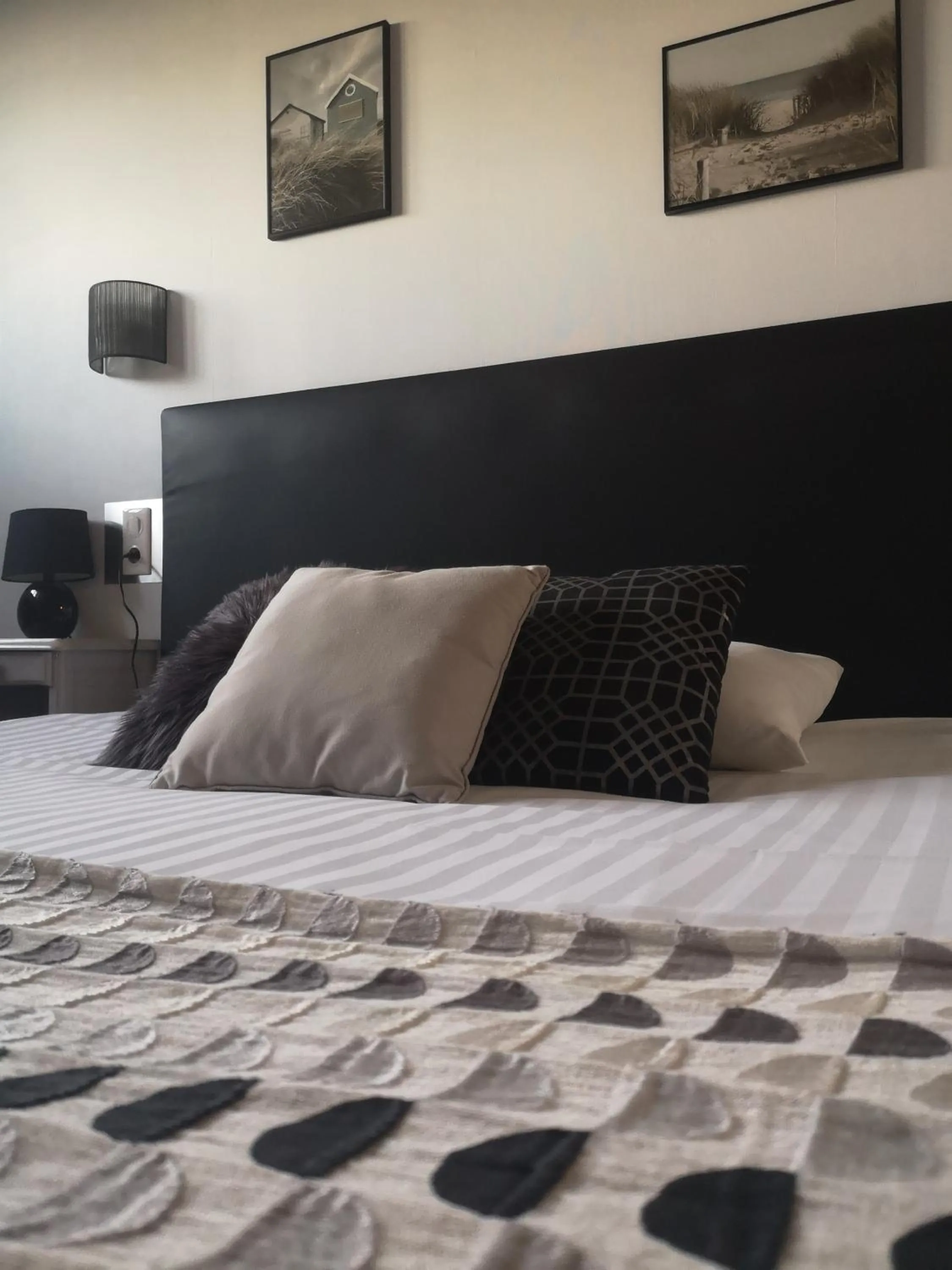 Bed in Hôtel Les Deux Magots