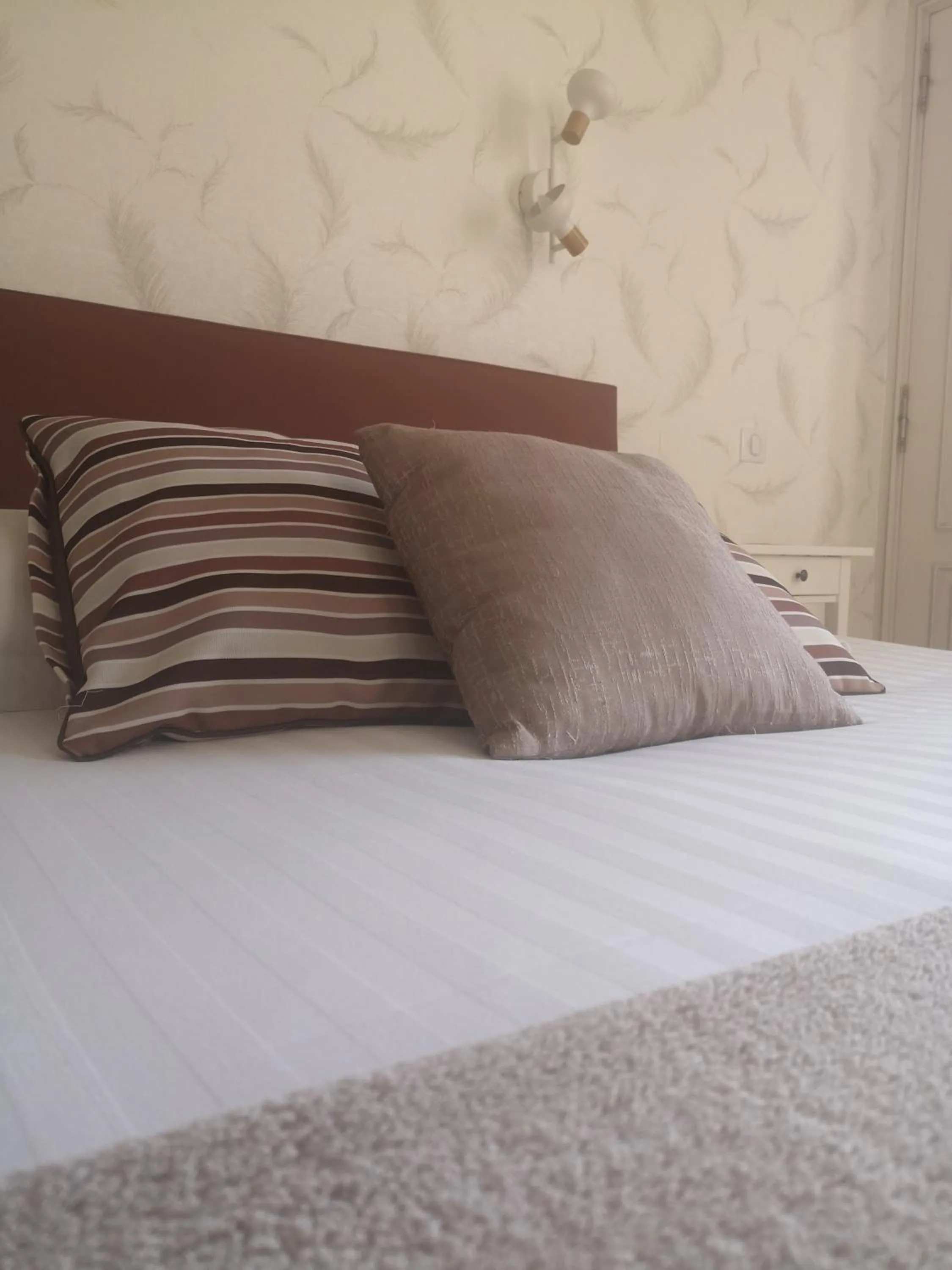 Bed in Hôtel Les Deux Magots