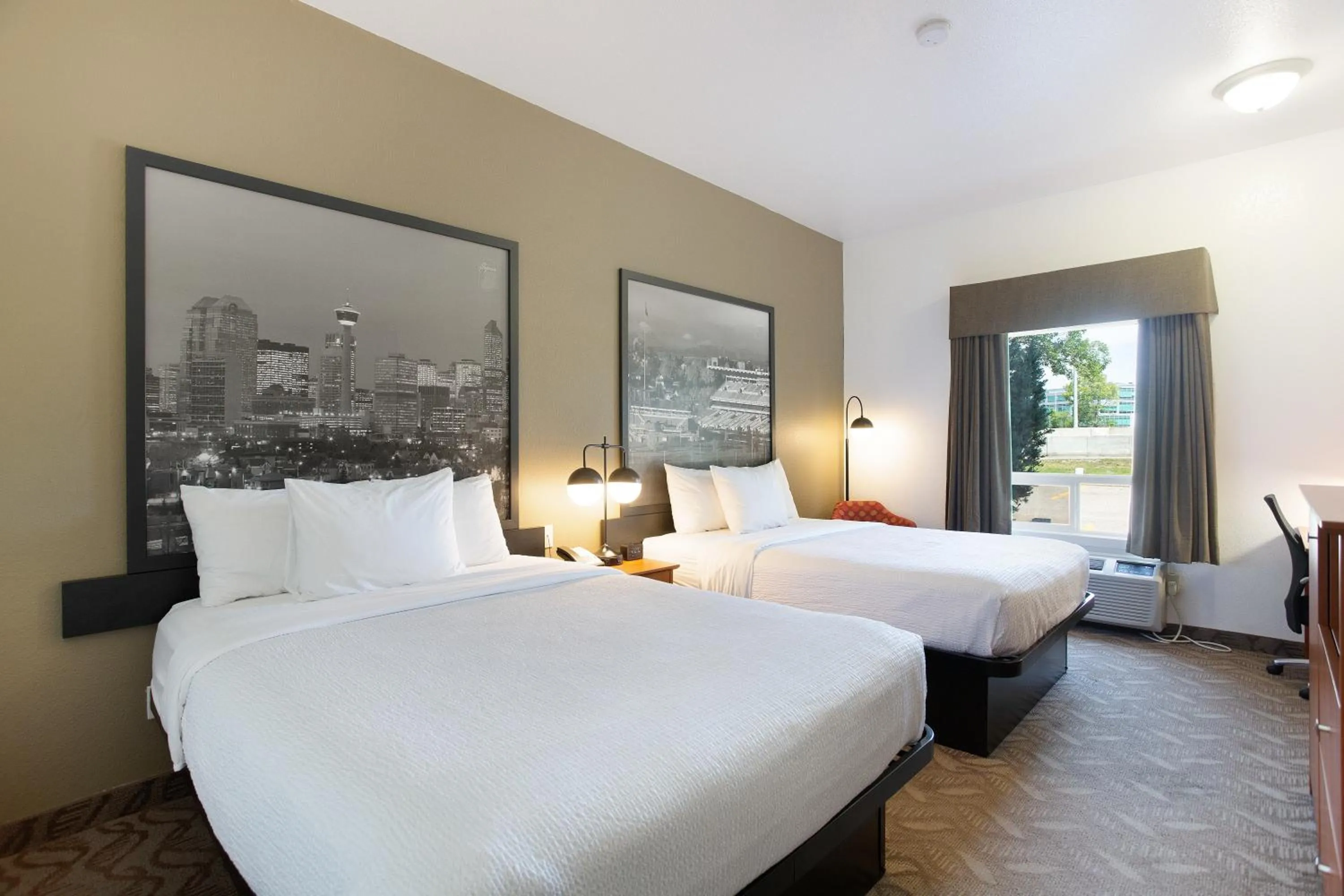 Photo of the whole room, Bed in Super 8 by Wyndham Calgary Shawnessy Area