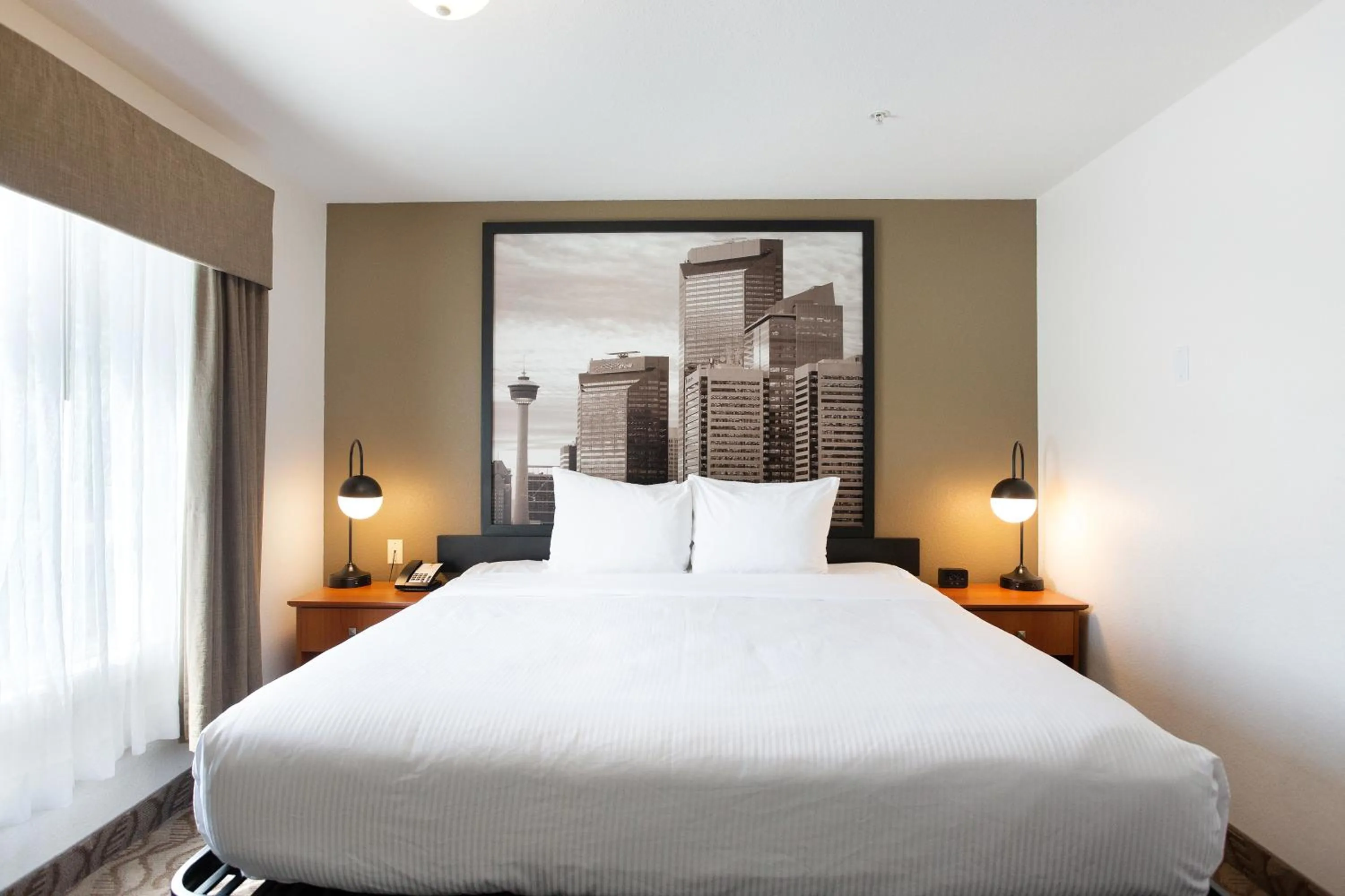 Bedroom, Bed in Super 8 by Wyndham Calgary Shawnessy Area