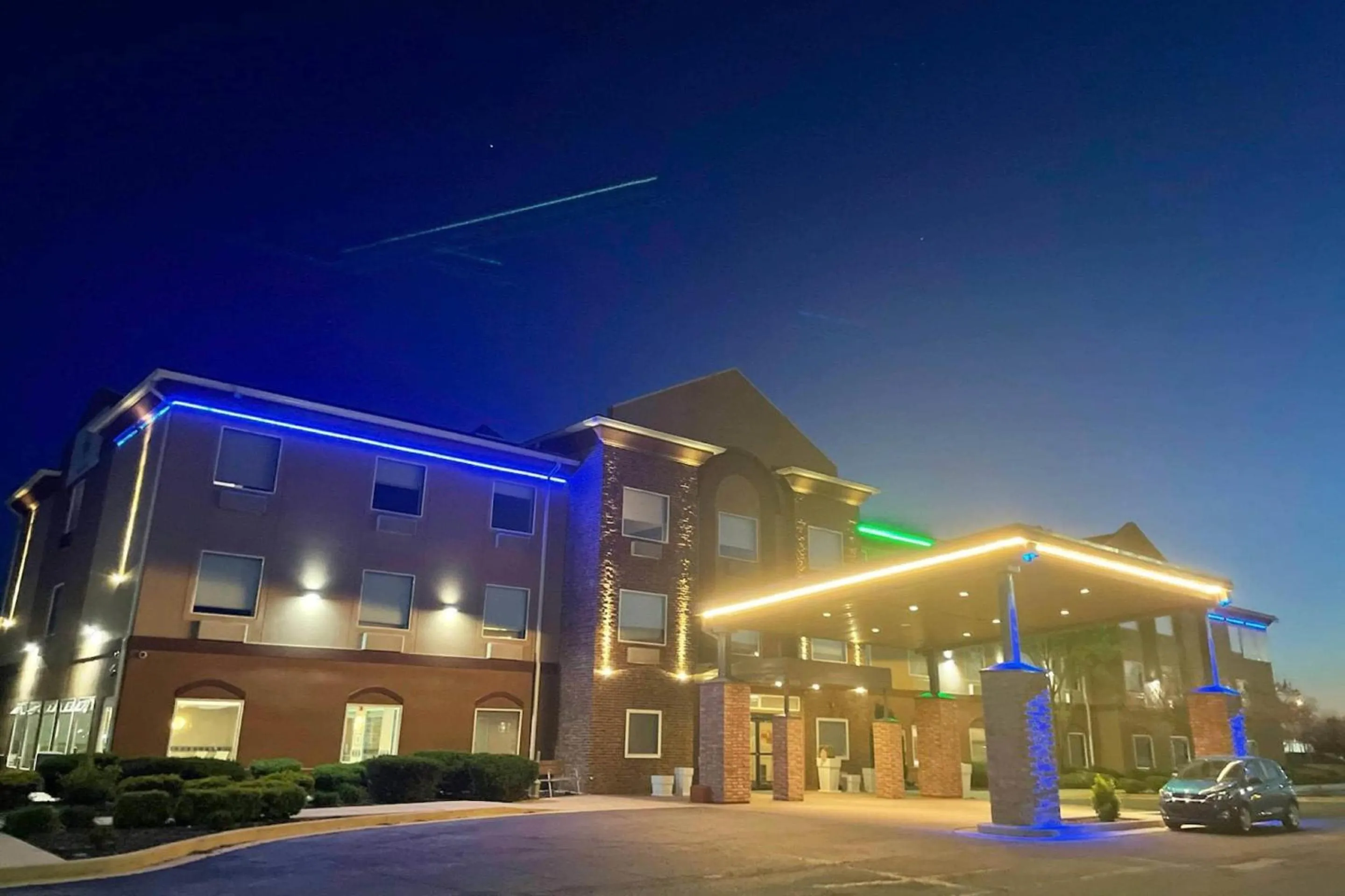 Property building in Comfort Inn & Suites Miami - Route 66