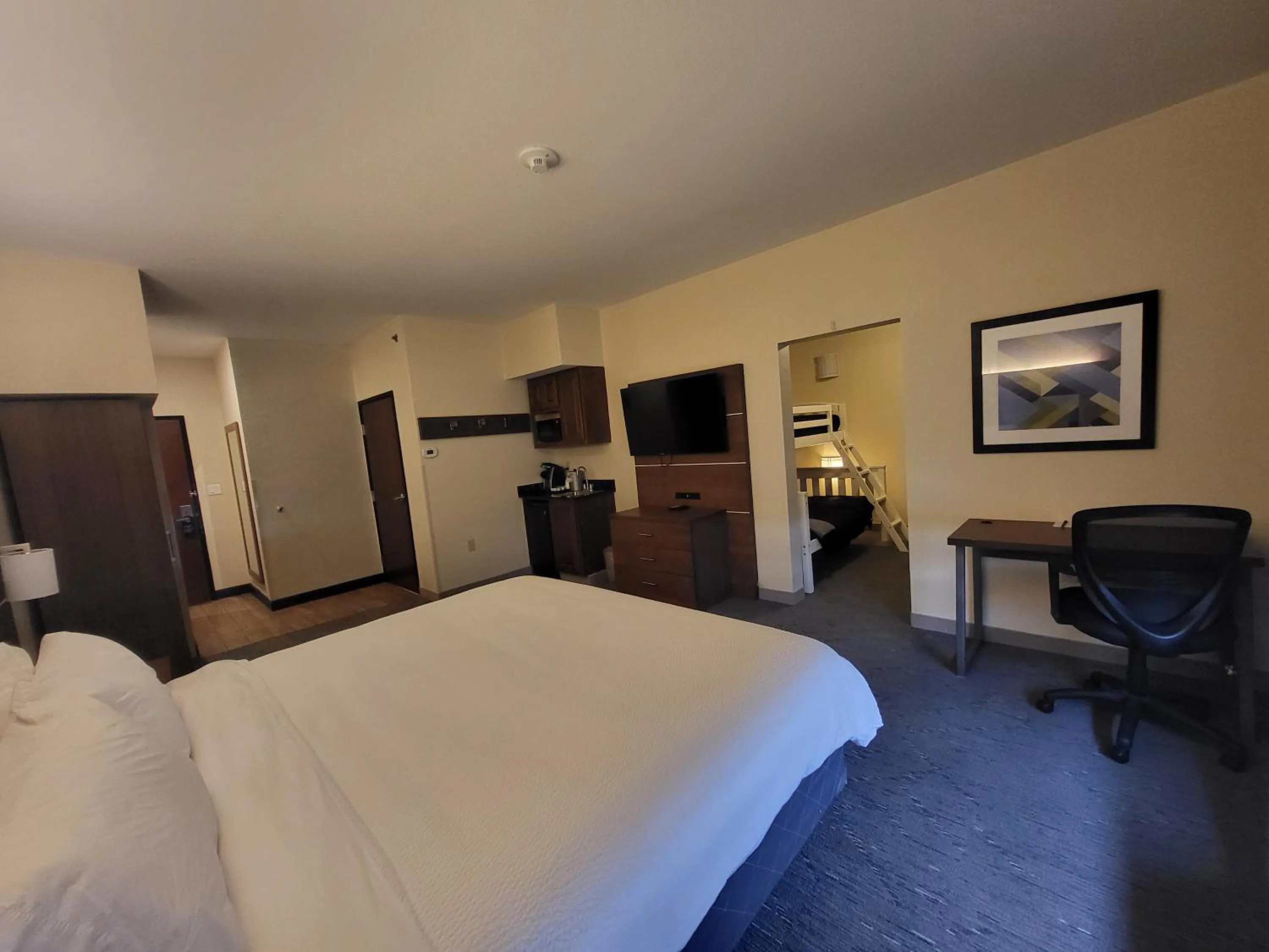 Photo of the whole room, Bed in Route 66 inn & Suites