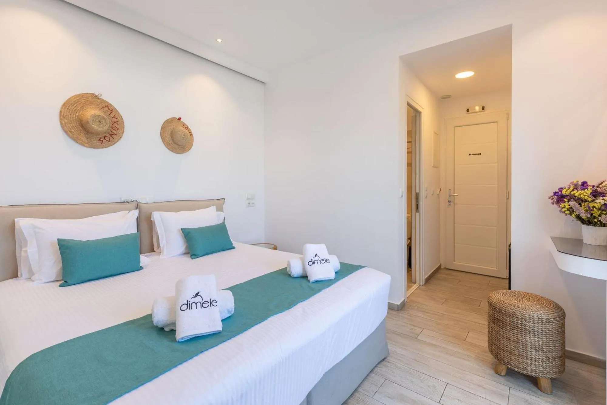 Photo of the whole room in Dimele