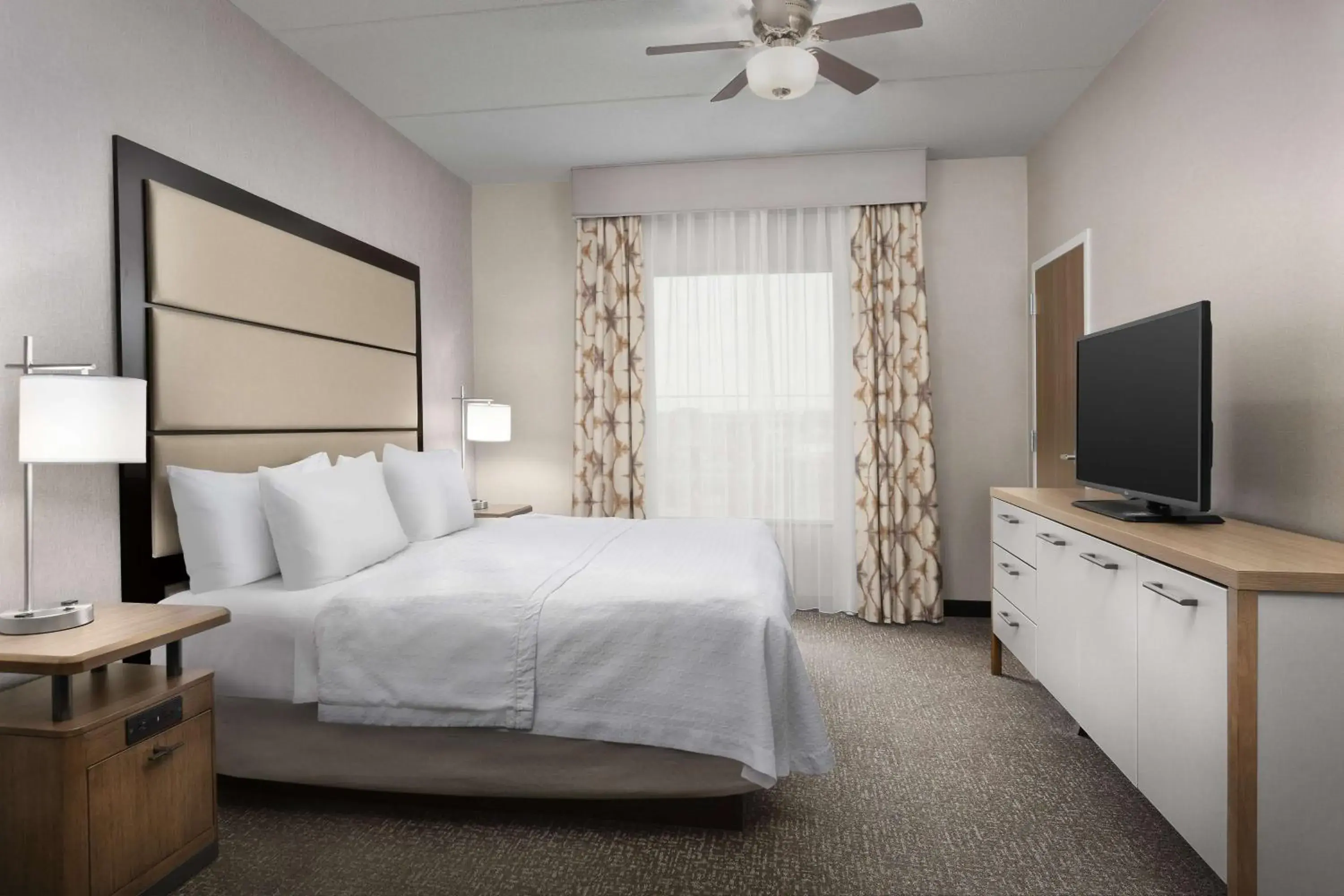 Two-Bedroom Suite with 1 King Bed and 2 Queen Beds- Non-Smoking in Homewood Suites by Hilton York Two-Bedroom Suite with 1 King Bed and 2 Queen Beds- Non-Smoking in Homewood Suites by Hilton York