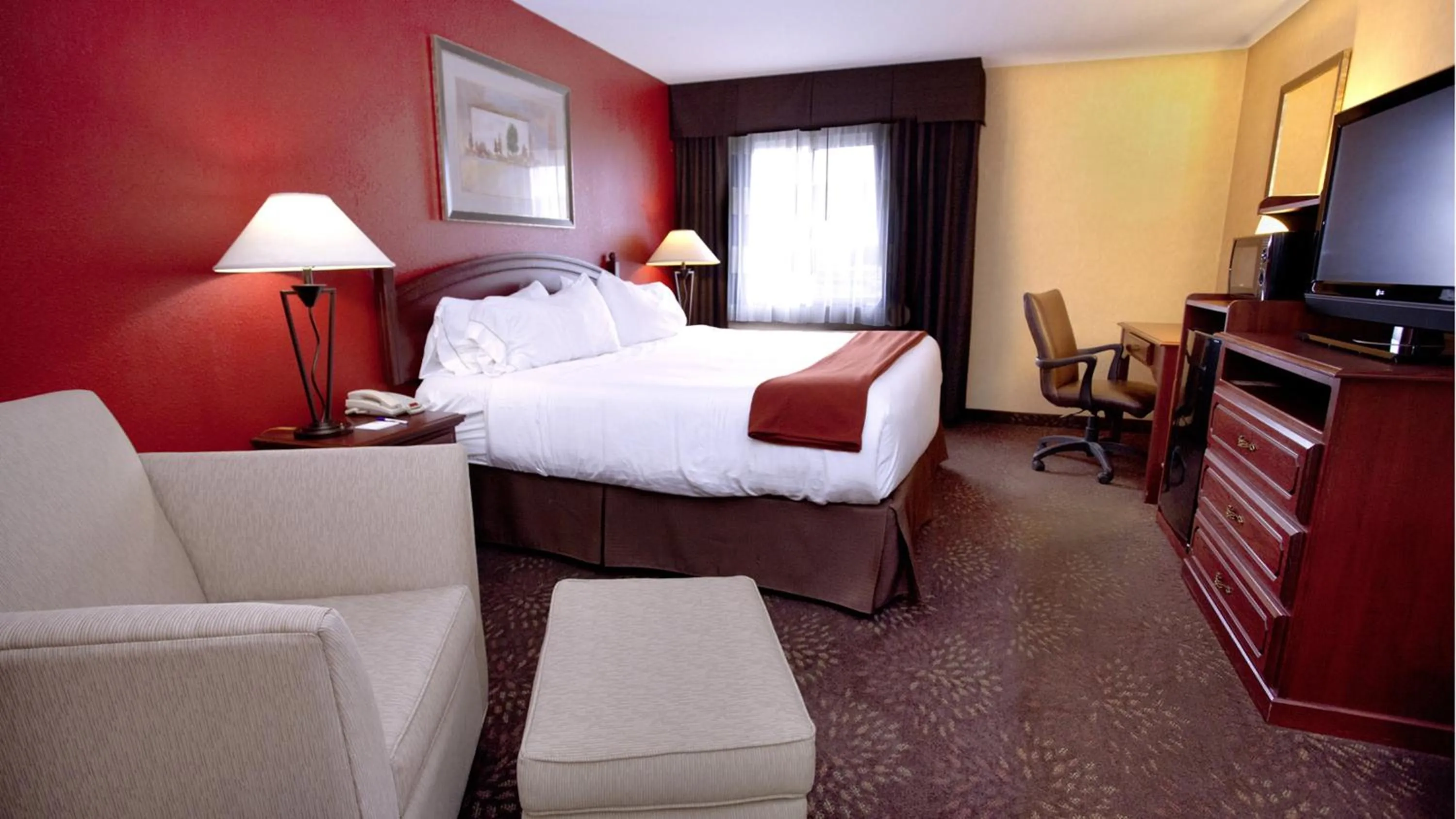 Photo of the whole room in Holiday Inn Express Jamestown by IHG