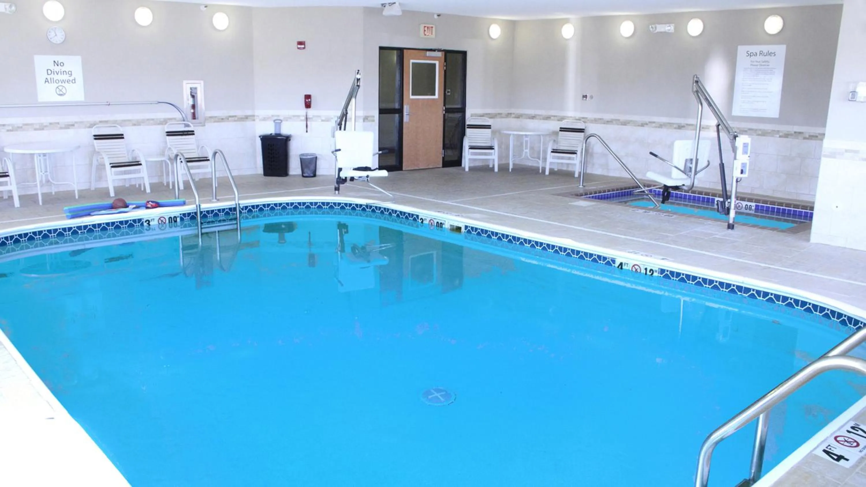 Swimming pool in Holiday Inn Express Jamestown by IHG