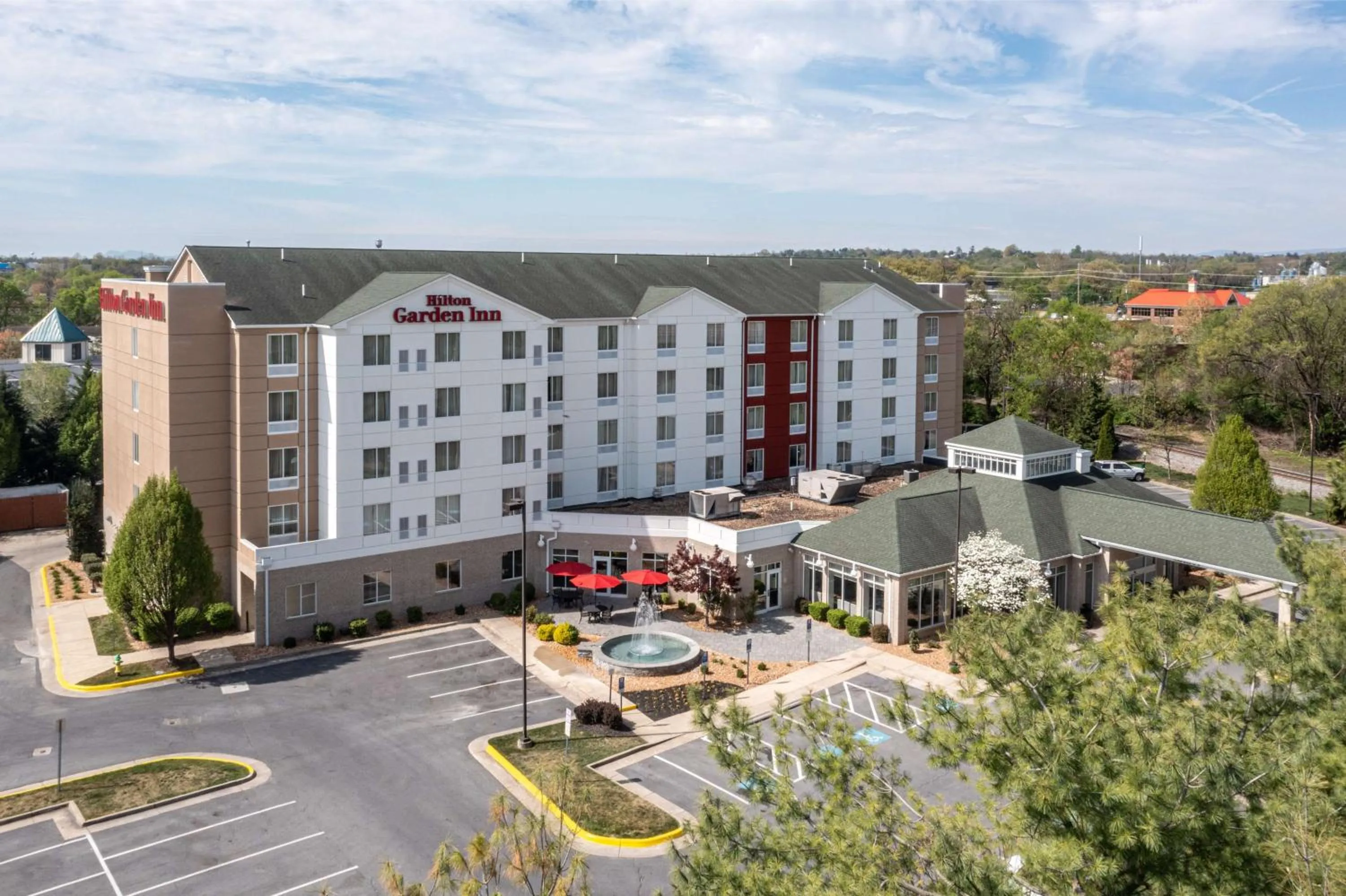 Property building in Hilton Garden Inn Winchester