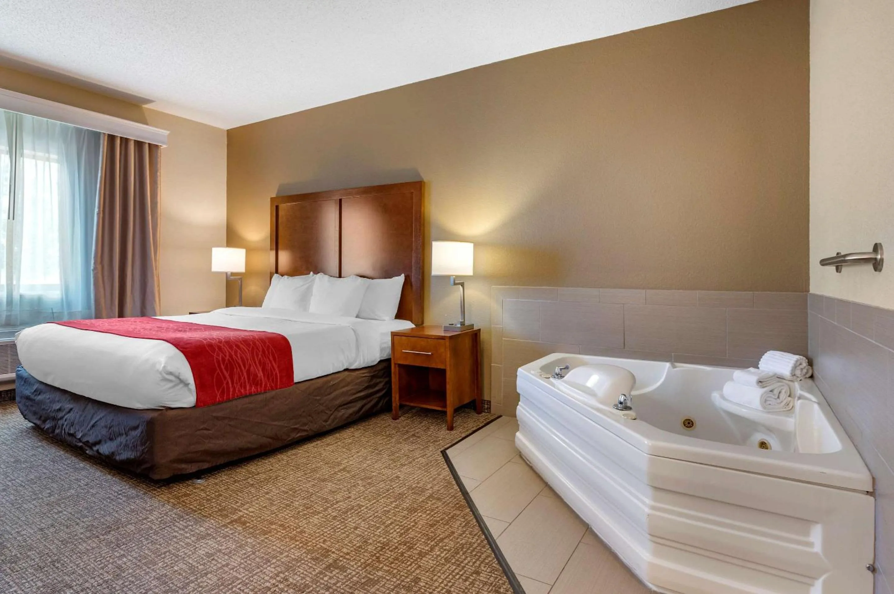 Photo of the whole room, Bed in Comfort Inn La Porte