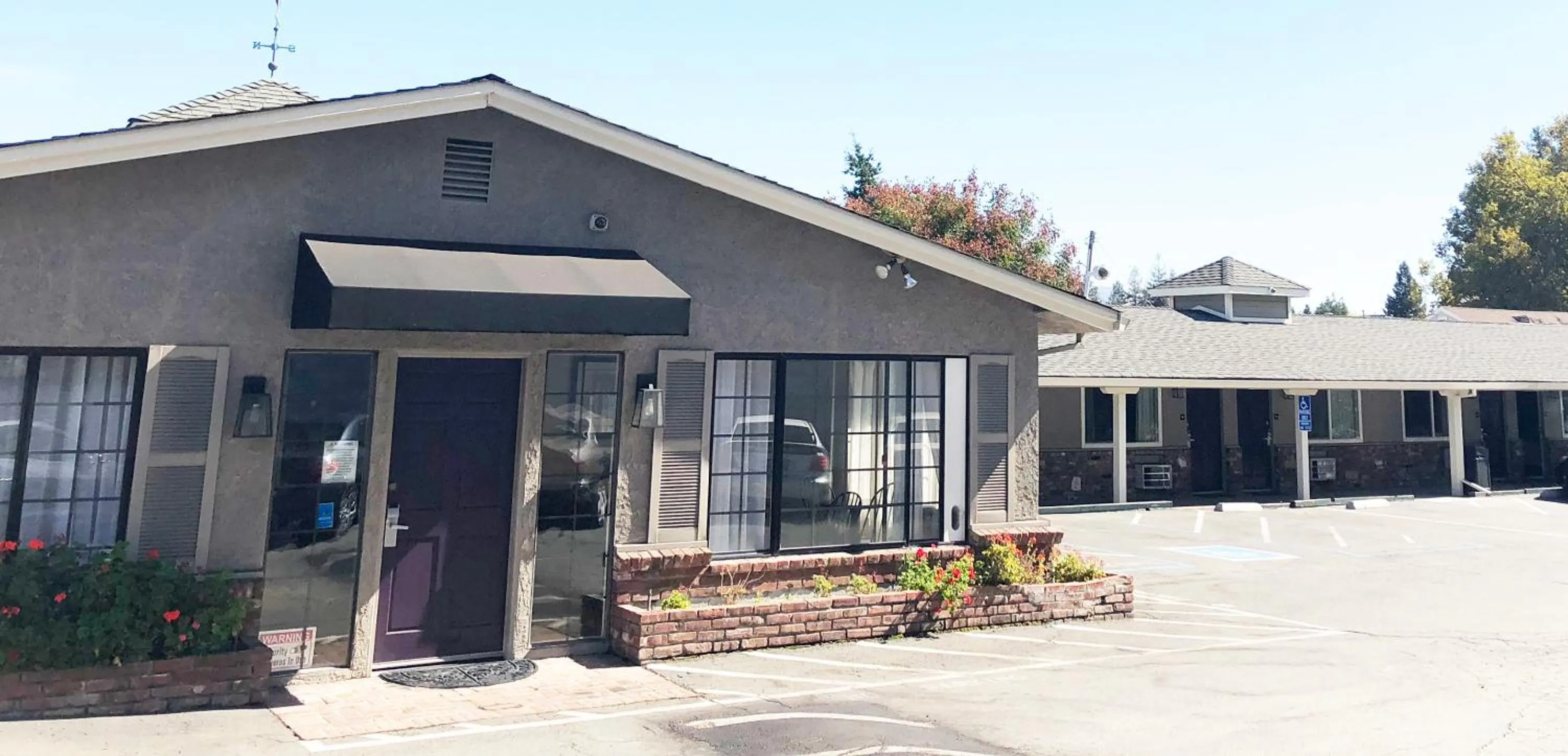 Facade/entrance in Diablo Mountain Inn Walnut Creek