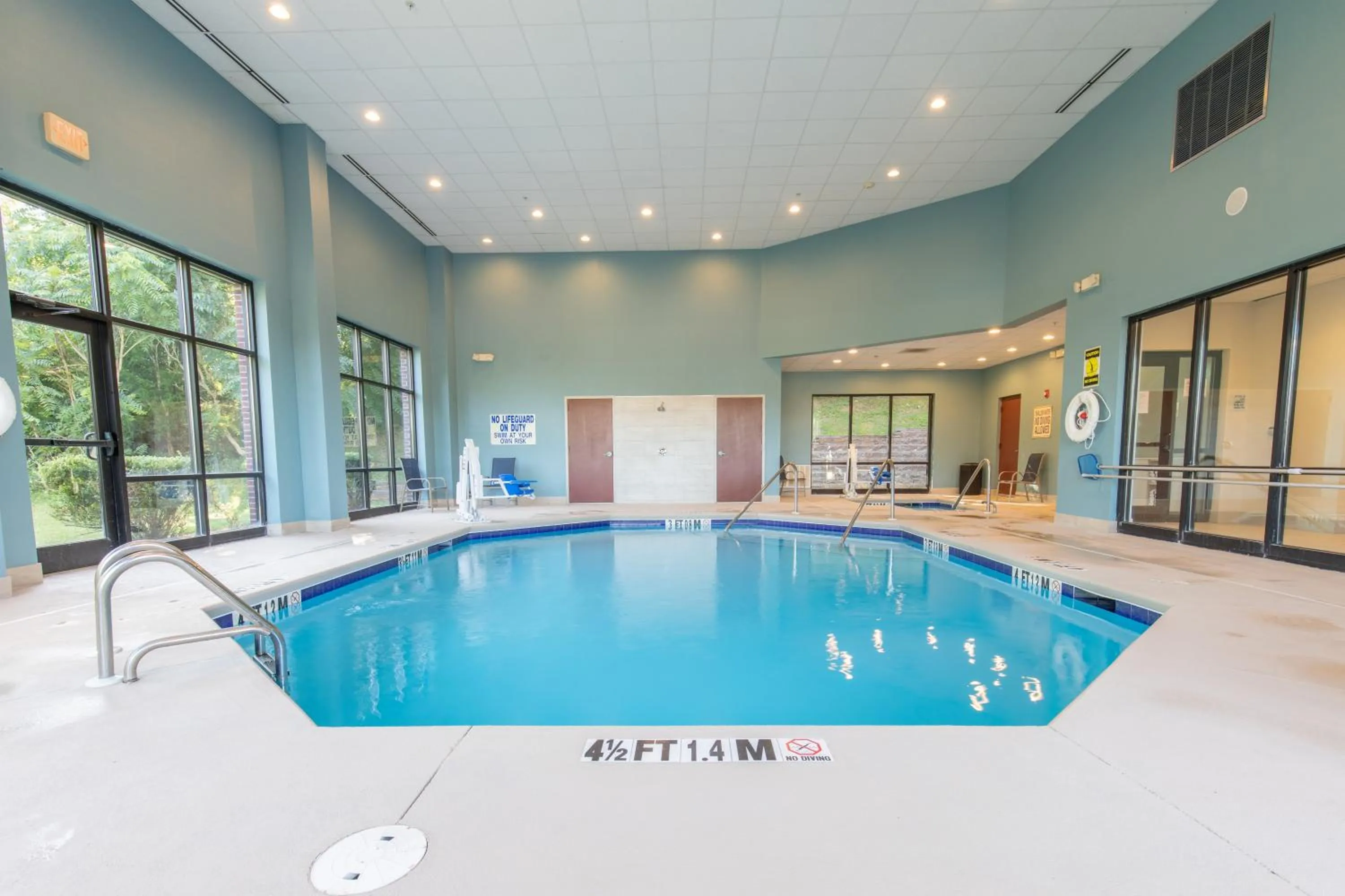 Swimming pool in Holiday Inn Express Johnson City by IHG