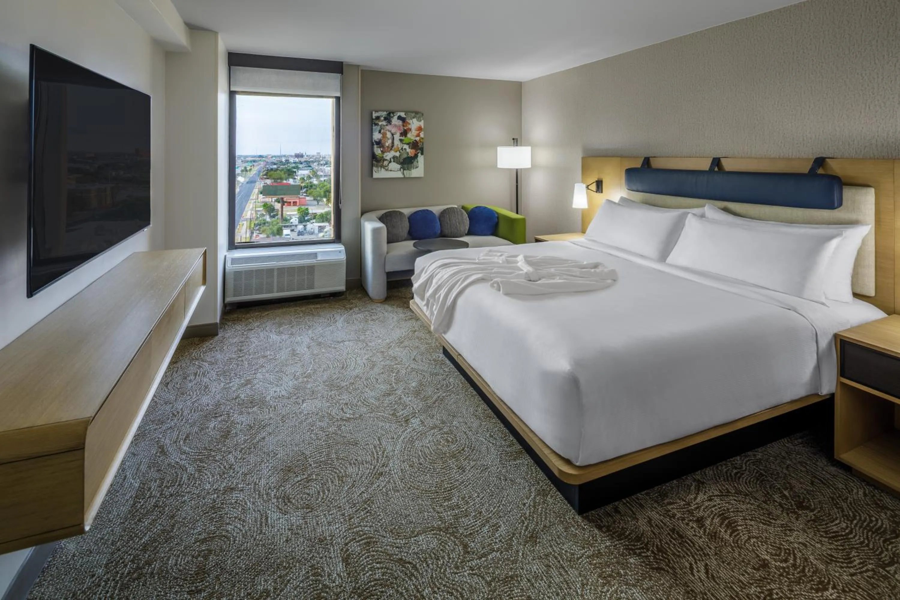 Bed in DoubleTree by Hilton Laredo