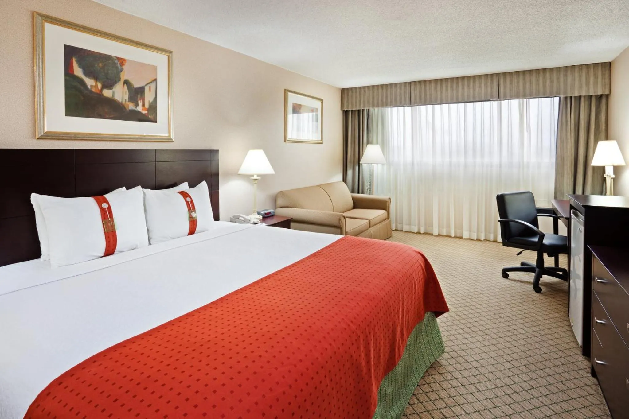 Photo of the whole room, Bed in Holiday Inn Johnson City by IHG