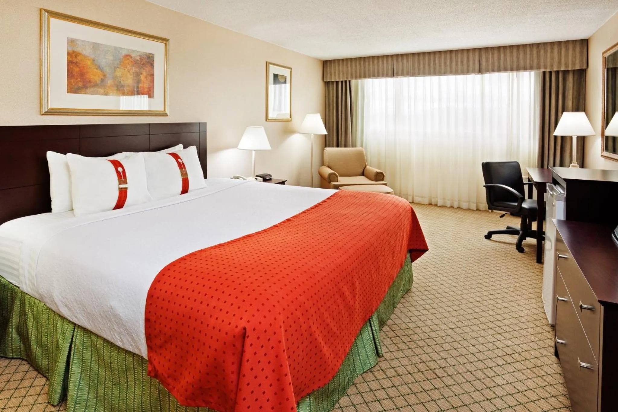 Photo of the whole room, Bed in Holiday Inn Johnson City by IHG