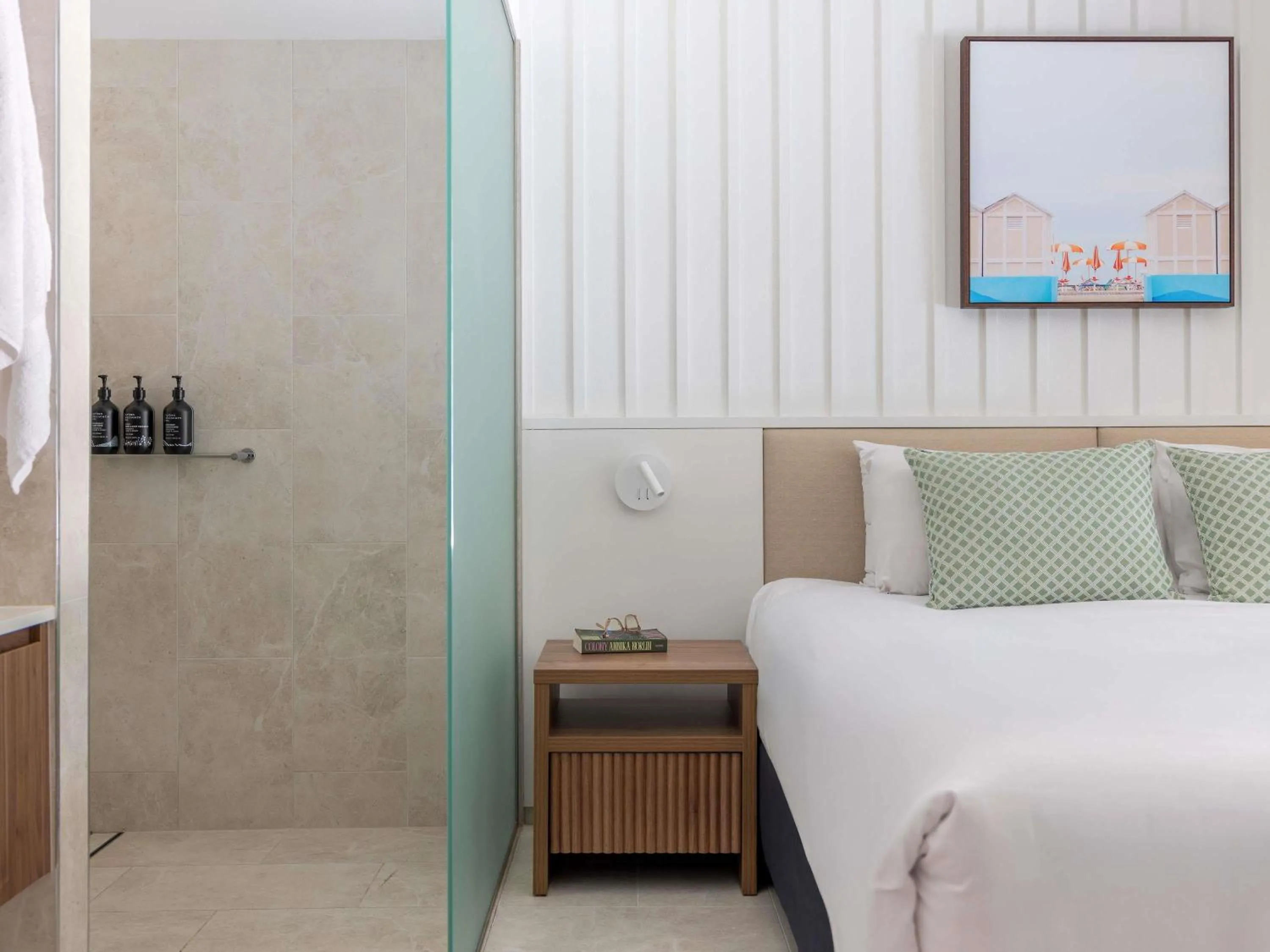 Bedroom, Bed in Mantra French Quarter Noosa