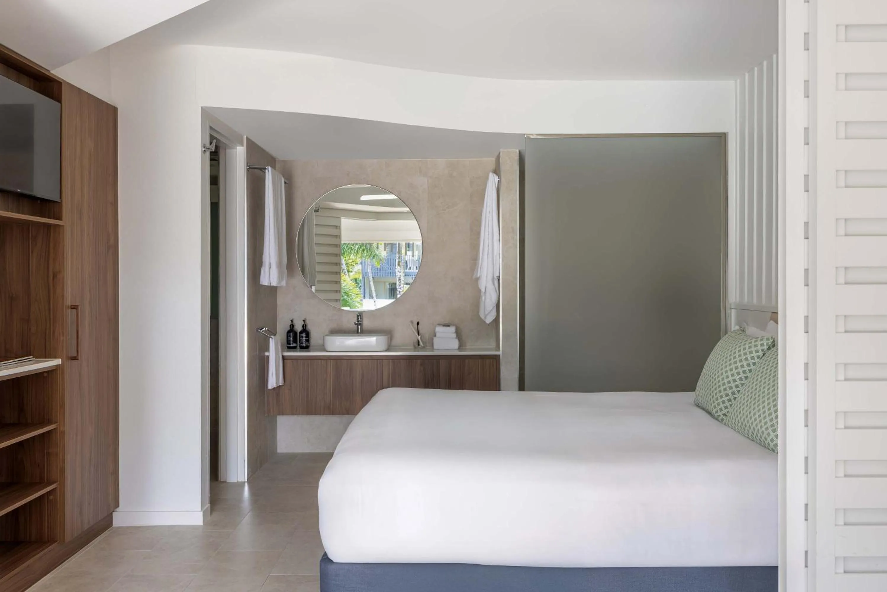 Bedroom, Bed in Mantra French Quarter Noosa